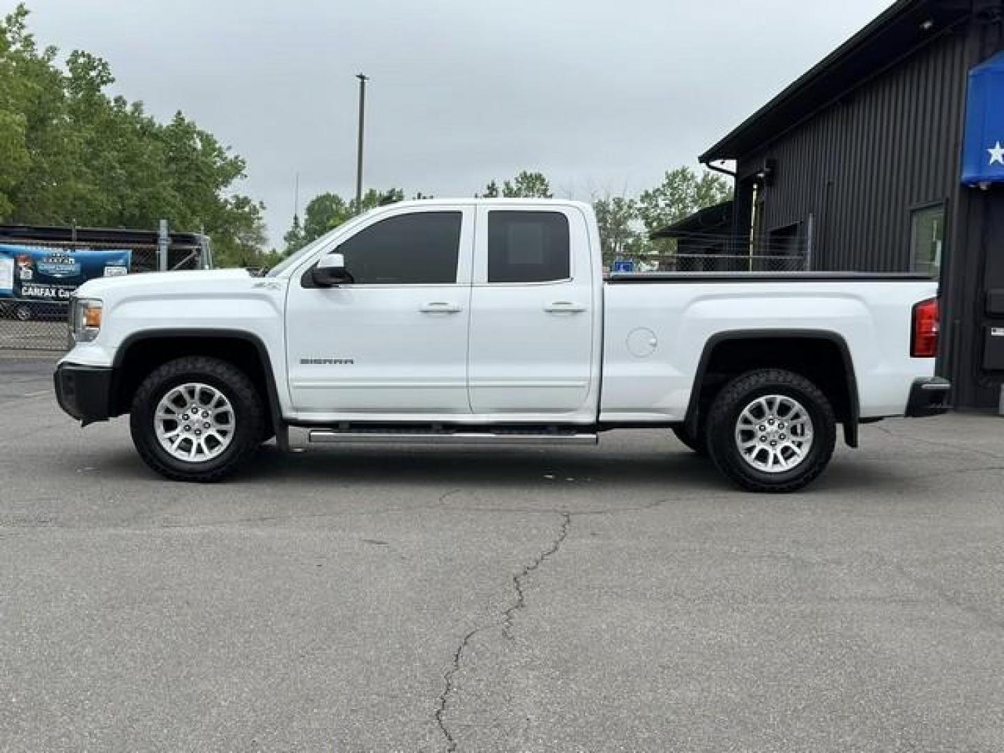 2014 WHITE GMC SIERRA 1500 (1GTV2UEH2EZ) with an V6,4.3L(262 CID),OHV engine, AUTOMATIC transmission, located at 14600 Frazho Road, Warren, MI, 48089, (586) 776-3400, 42.485996, -82.974220 - Photo#7