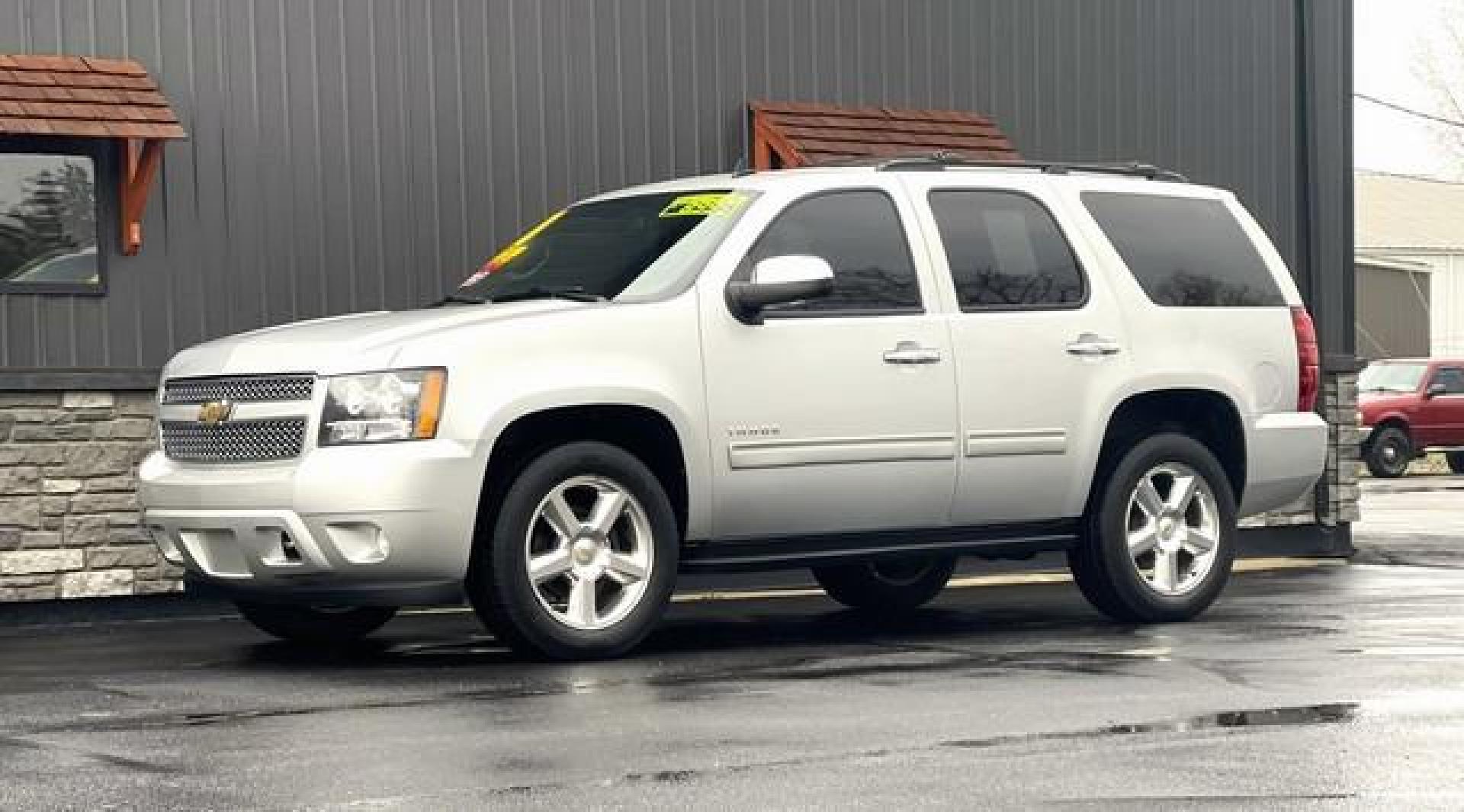 2011 SILVER CHEVROLET TAHOE (1GNSKAE04BR) with an V8,5.3L(325 CID),OHV engine, AUTOMATIC transmission, located at 14600 Frazho Road, Warren, MI, 48089, (586) 776-3400, 42.485996, -82.974220 - Photo#2