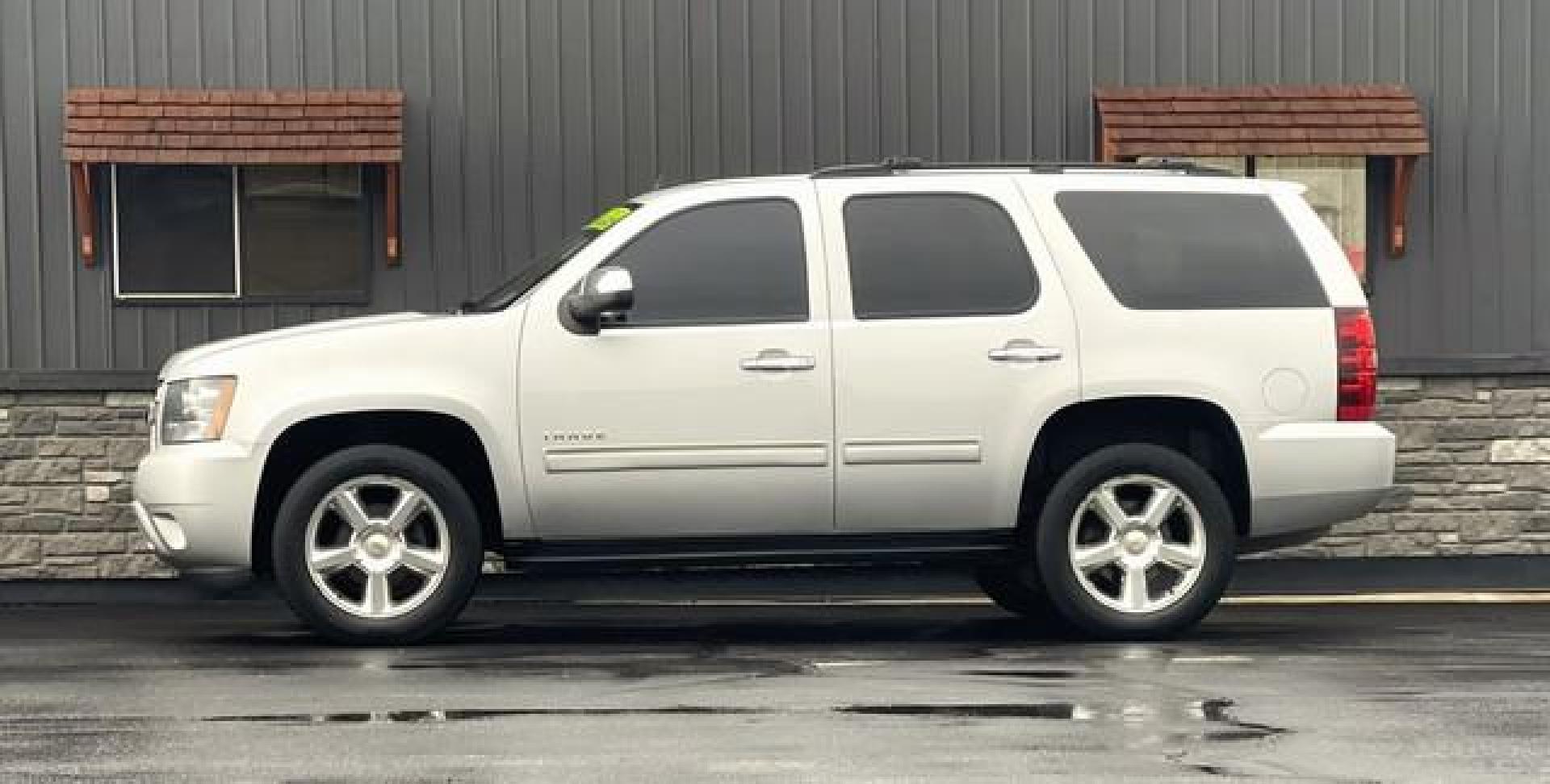 2011 SILVER CHEVROLET TAHOE (1GNSKAE04BR) with an V8,5.3L(325 CID),OHV engine, AUTOMATIC transmission, located at 14600 Frazho Road, Warren, MI, 48089, (586) 776-3400, 42.485996, -82.974220 - Photo#3