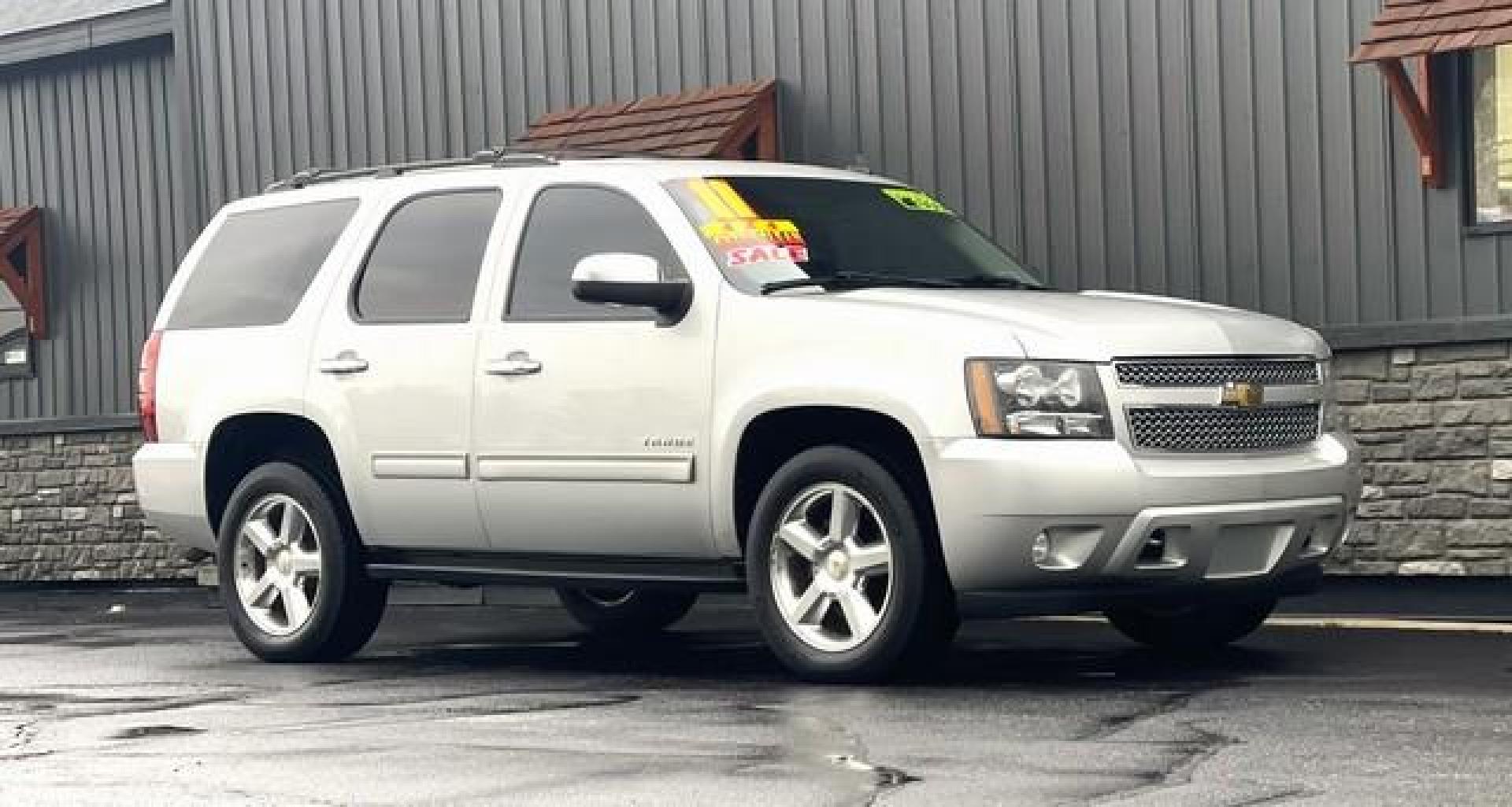 2011 SILVER CHEVROLET TAHOE (1GNSKAE04BR) with an V8,5.3L(325 CID),OHV engine, AUTOMATIC transmission, located at 14600 Frazho Road, Warren, MI, 48089, (586) 776-3400, 42.485996, -82.974220 - Photo#4