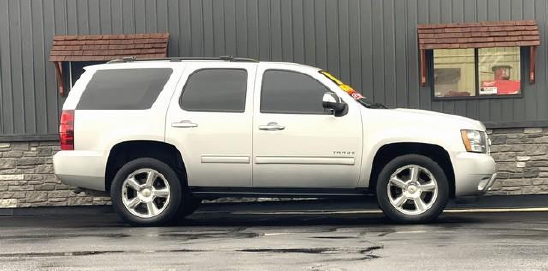 2011 SILVER CHEVROLET TAHOE (1GNSKAE04BR) with an V8,5.3L(325 CID),OHV engine, AUTOMATIC transmission, located at 14600 Frazho Road, Warren, MI, 48089, (586) 776-3400, 42.485996, -82.974220 - Photo#5