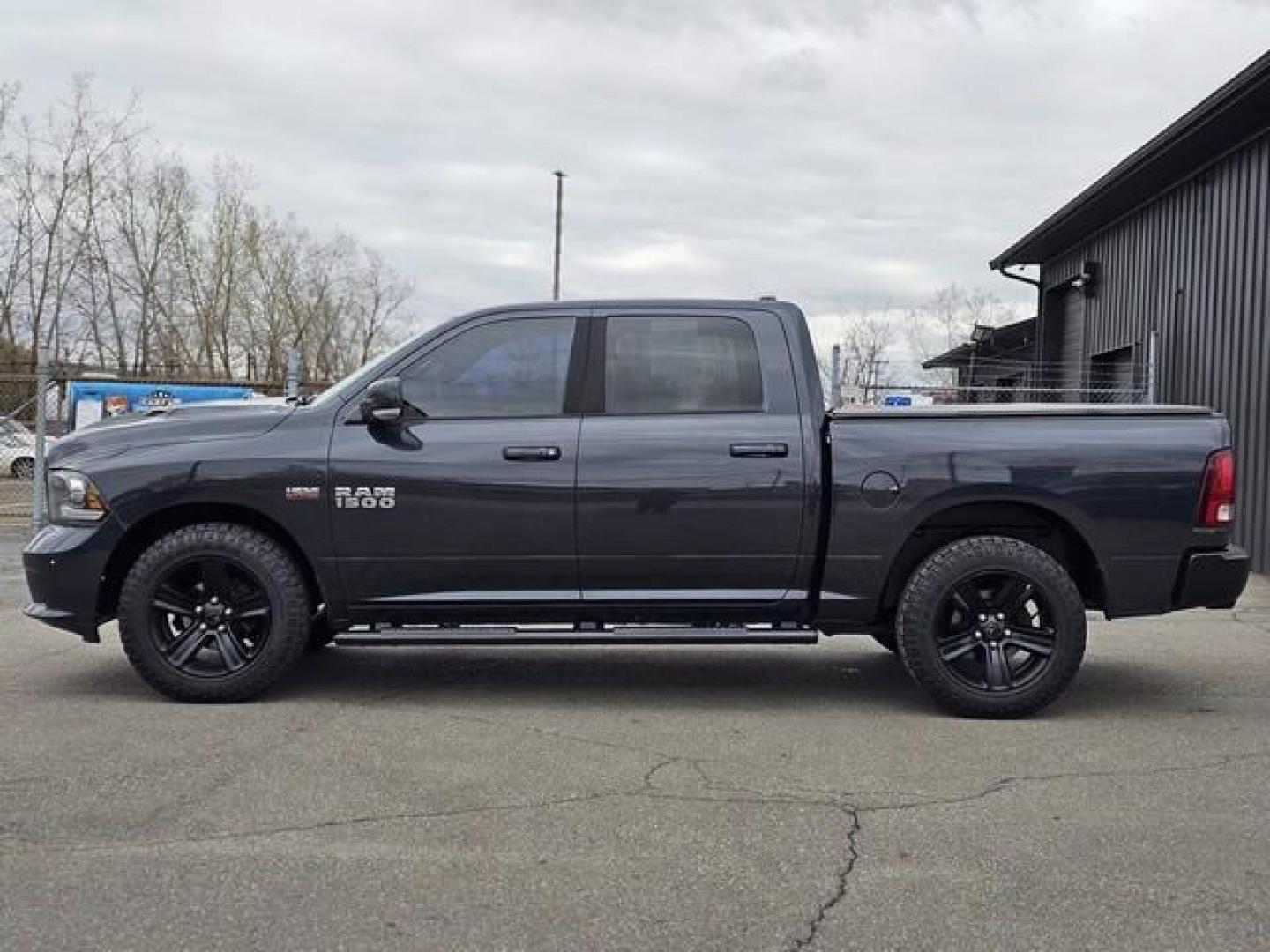 2015 BLACK RAM 1500 (1C6RR7MT2FS) with an V8,5.7L(345 CID),OHV engine, AUTOMATIC transmission, located at 14600 Frazho Road, Warren, MI, 48089, (586) 776-3400, 42.485996, -82.974220 - Photo#7