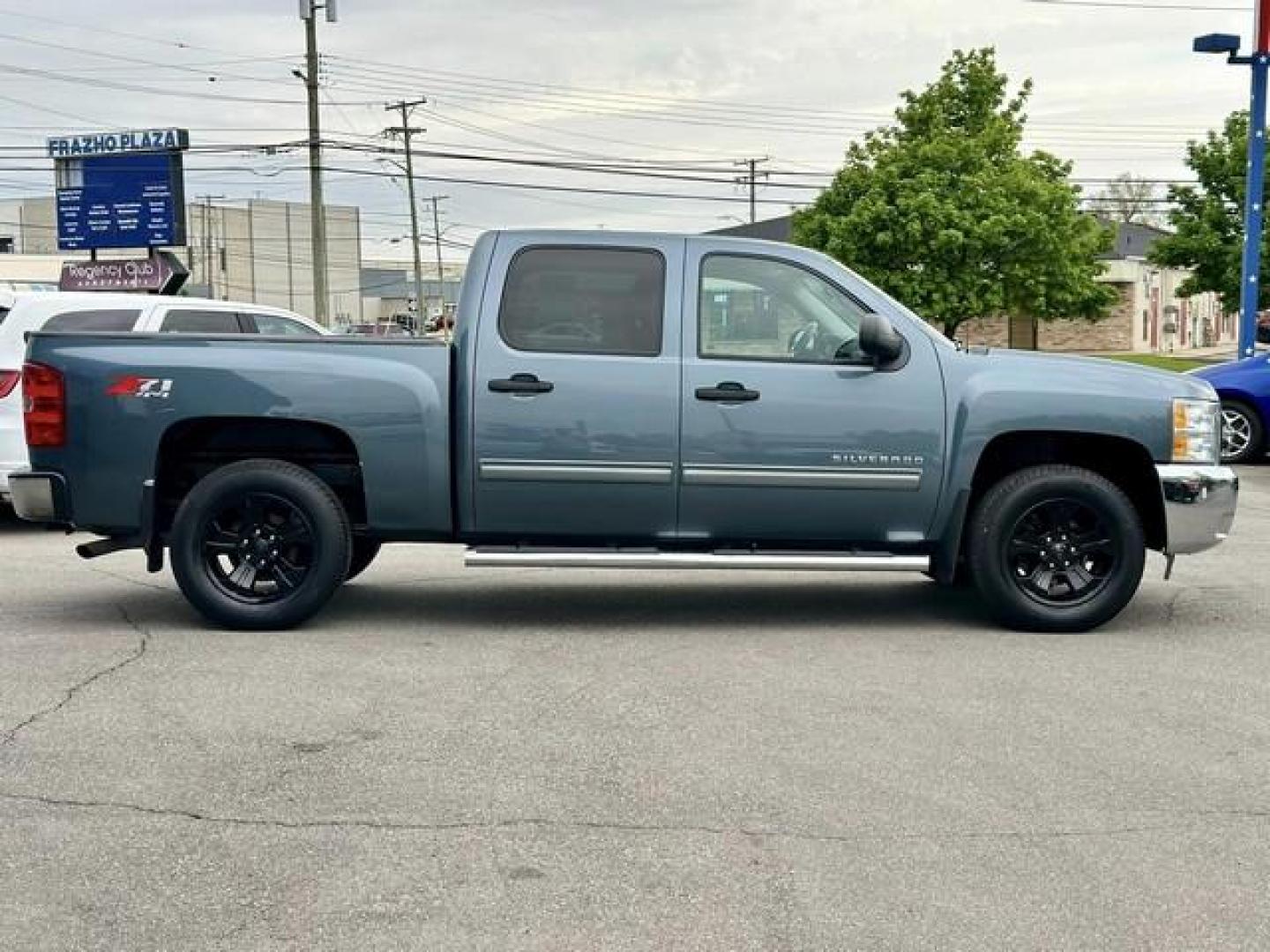 2013 BLUE GRANITE METTALIC CHEVROLET SILVERADO 1500 (3GCPKSE75DG) with an V8,5.3L(325 CID),OHV engine, AUTOMATIC transmission, located at 14600 Frazho Road, Warren, MI, 48089, (586) 776-3400, 42.485996, -82.974220 - Photo#3