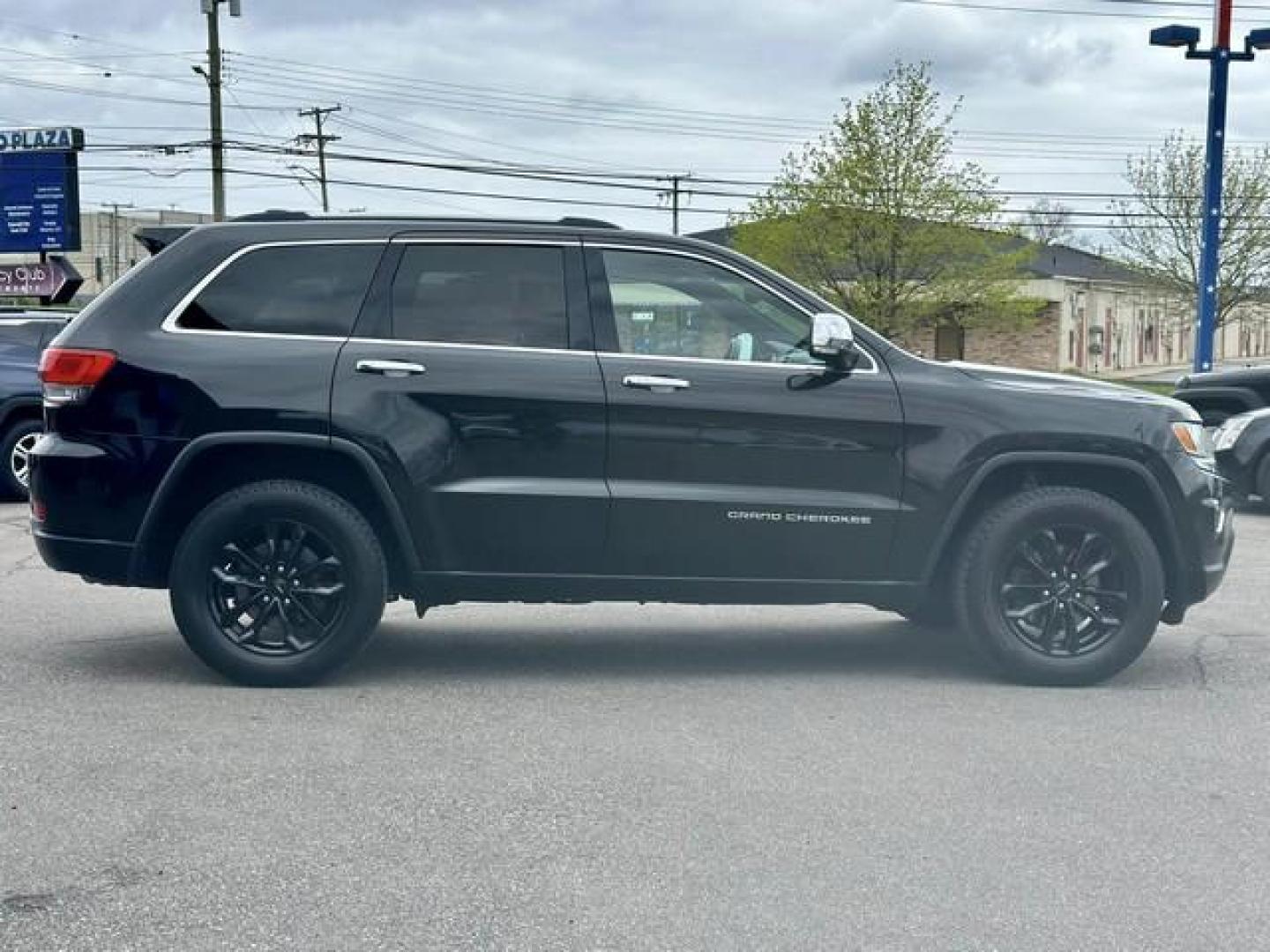 2016 BLACK JEEP GRAND CHEROKEE (1C4RJFBG2GC) with an V6,3.6L(220 CID),DOHC engine, located at 14600 Frazho Road, Warren, MI, 48089, (586) 776-3400, 42.485996, -82.974220 - Photo#3