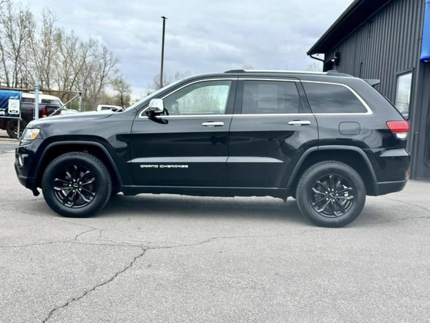 2016 BLACK JEEP GRAND CHEROKEE (1C4RJFBG2GC) with an V6,3.6L(220 CID),DOHC engine, located at 14600 Frazho Road, Warren, MI, 48089, (586) 776-3400, 42.485996, -82.974220 - Photo#7