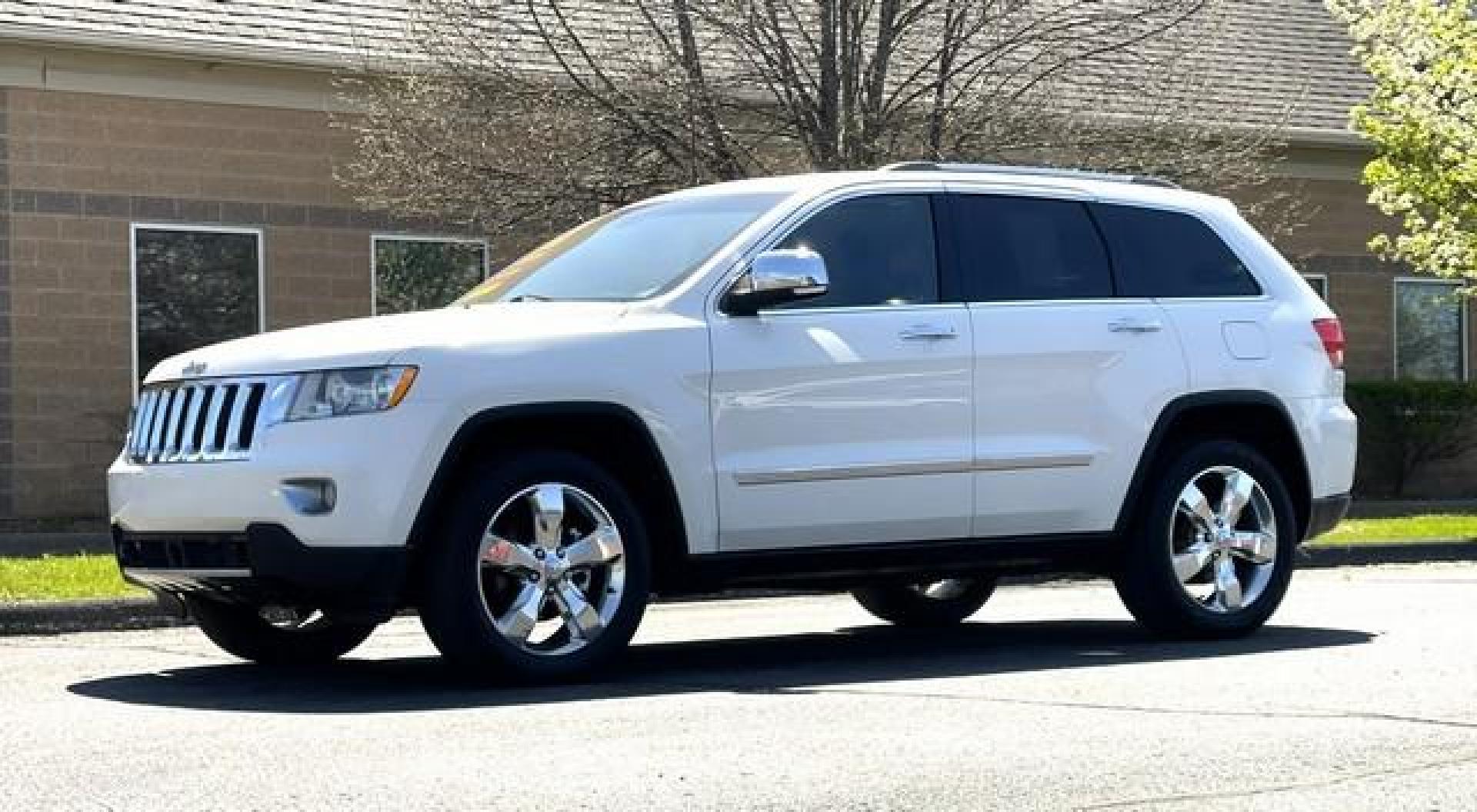 2012 WHITE JEEP GRAND CHEROKEE (1C4RJFCG7CC) with an V6,3.6L(220 CID),DOHC engine, AUTOMATIC transmission, located at 14600 Frazho Road, Warren, MI, 48089, (586) 776-3400, 42.485996, -82.974220 - Photo#2