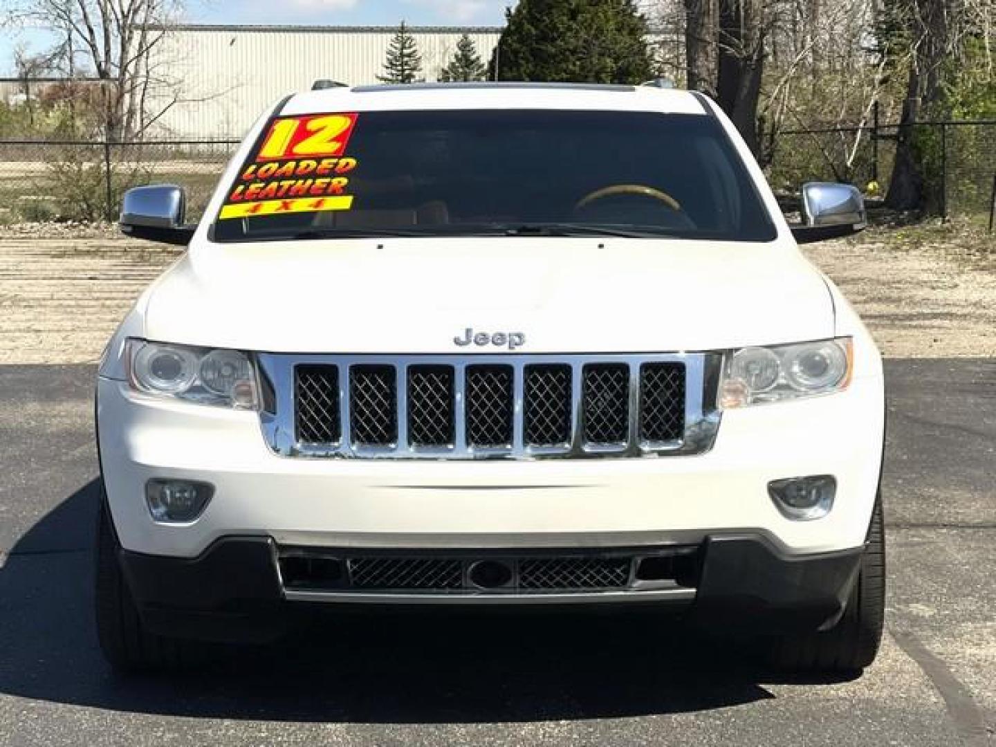 2012 WHITE JEEP GRAND CHEROKEE (1C4RJFCG7CC) with an V6,3.6L(220 CID),DOHC engine, AUTOMATIC transmission, located at 14600 Frazho Road, Warren, MI, 48089, (586) 776-3400, 42.485996, -82.974220 - Photo#4