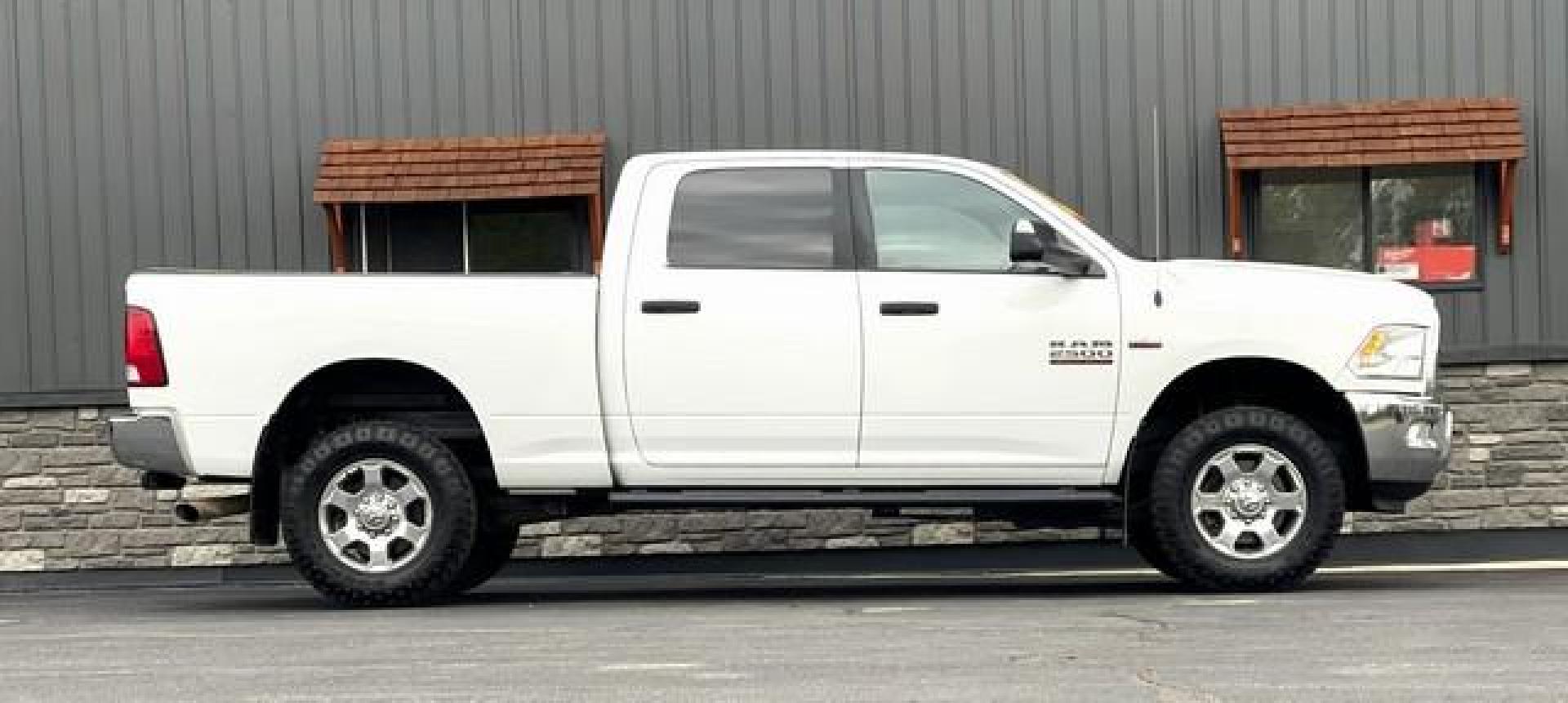 2017 WHITE RAM 2500 (3C6UR5DJ2HG) with an V8,6.4L(392 CID), engine, AUTOMATIC transmission, located at 14600 Frazho Road, Warren, MI, 48089, (586) 776-3400, 42.485996, -82.974220 - Photo#1