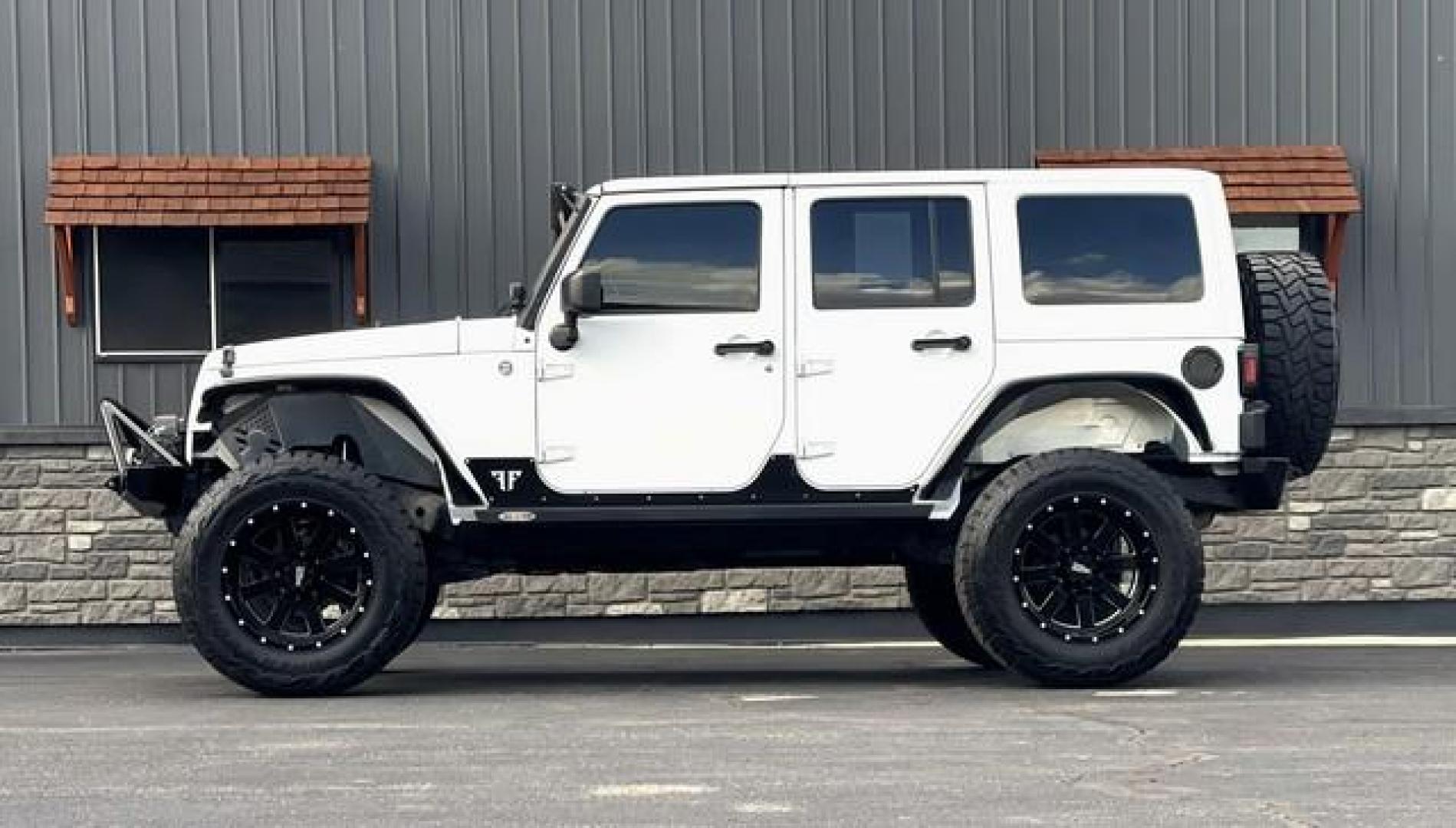 2014 WHITE JEEP WRANGLER (1C4HJWFG6EL) with an V6,3.6L(220 CID),DOHC engine, AUTOMATIC transmission, located at 14600 Frazho Road, Warren, MI, 48089, (586) 776-3400, 42.485996, -82.974220 - Photo#1