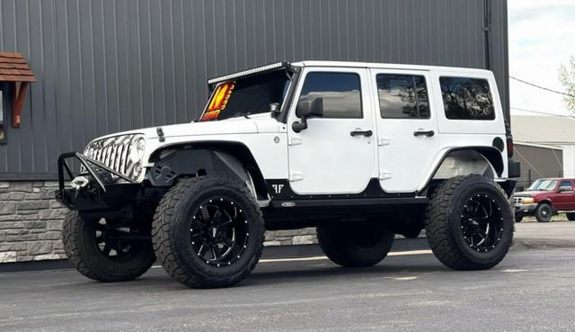 2014 WHITE JEEP WRANGLER (1C4HJWFG6EL) with an V6,3.6L(220 CID),DOHC engine, AUTOMATIC transmission, located at 14600 Frazho Road, Warren, MI, 48089, (586) 776-3400, 42.485996, -82.974220 - Photo#2