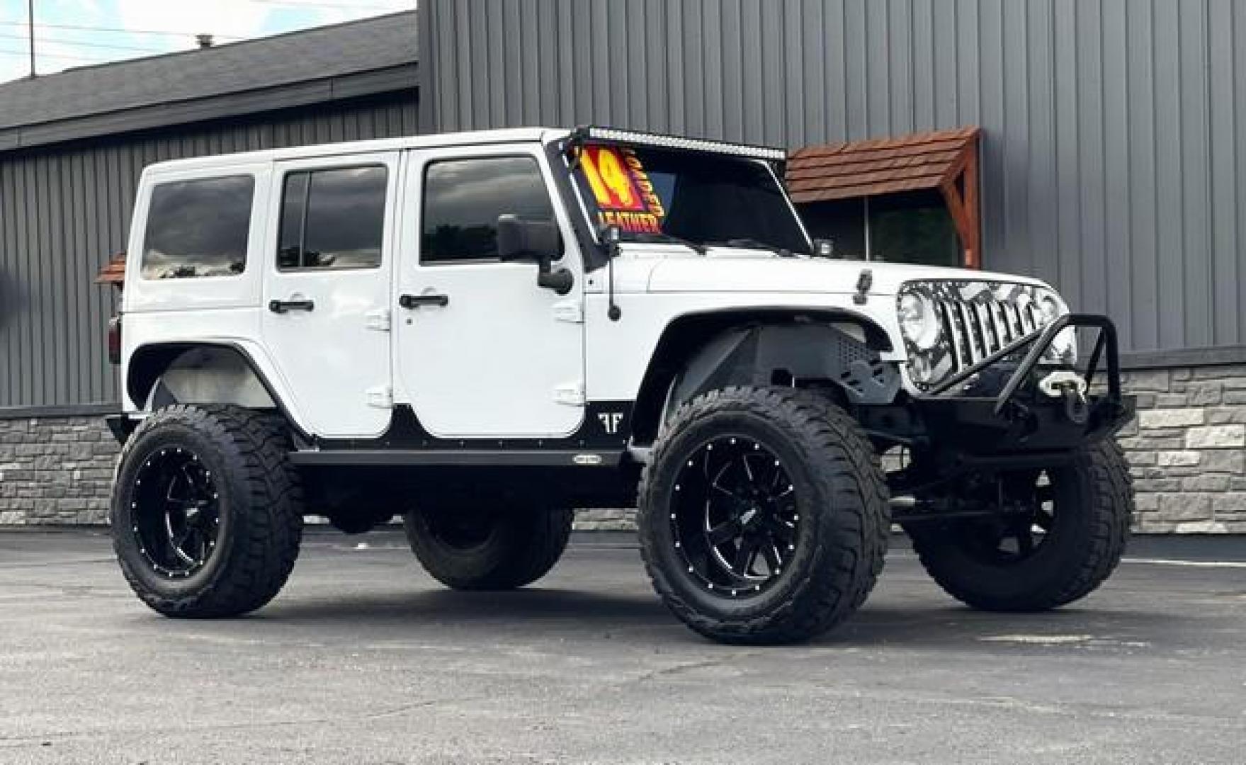 2014 WHITE JEEP WRANGLER (1C4HJWFG6EL) with an V6,3.6L(220 CID),DOHC engine, AUTOMATIC transmission, located at 14600 Frazho Road, Warren, MI, 48089, (586) 776-3400, 42.485996, -82.974220 - Photo#4