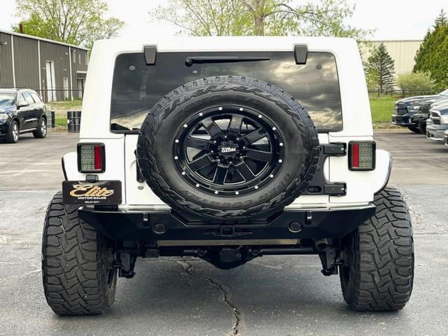 2014 WHITE JEEP WRANGLER (1C4HJWFG6EL) with an V6,3.6L(220 CID),DOHC engine, AUTOMATIC transmission, located at 14600 Frazho Road, Warren, MI, 48089, (586) 776-3400, 42.485996, -82.974220 - Photo#6