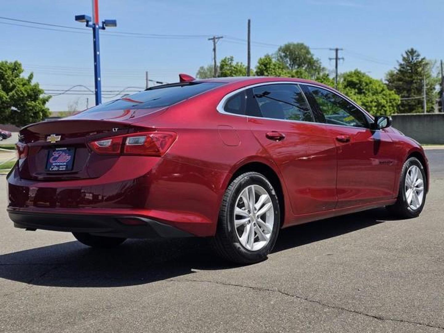 2018 RED CHEVROLET MALIBU (1G1ZD5ST0JF) with an L4,1.5L(91 CID),DOHC engine, AUTOMATIC transmission, located at 14600 Frazho Road, Warren, MI, 48089, (586) 776-3400, 42.485996, -82.974220 - Photo#4