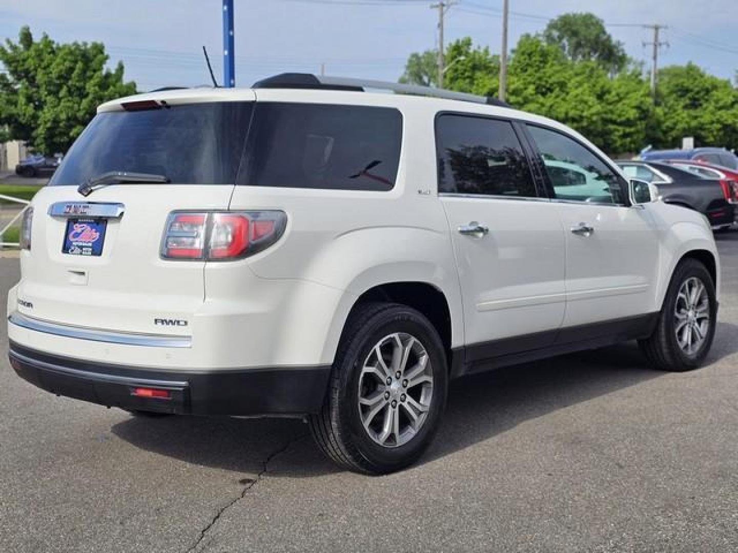 2013 WHITE GMC ACADIA (1GKKVRED3DJ) with an V6,3.6L(217 CID),DOHC engine, AUTOMATIC transmission, located at 14600 Frazho Road, Warren, MI, 48089, (586) 776-3400, 42.485996, -82.974220 - Photo#4