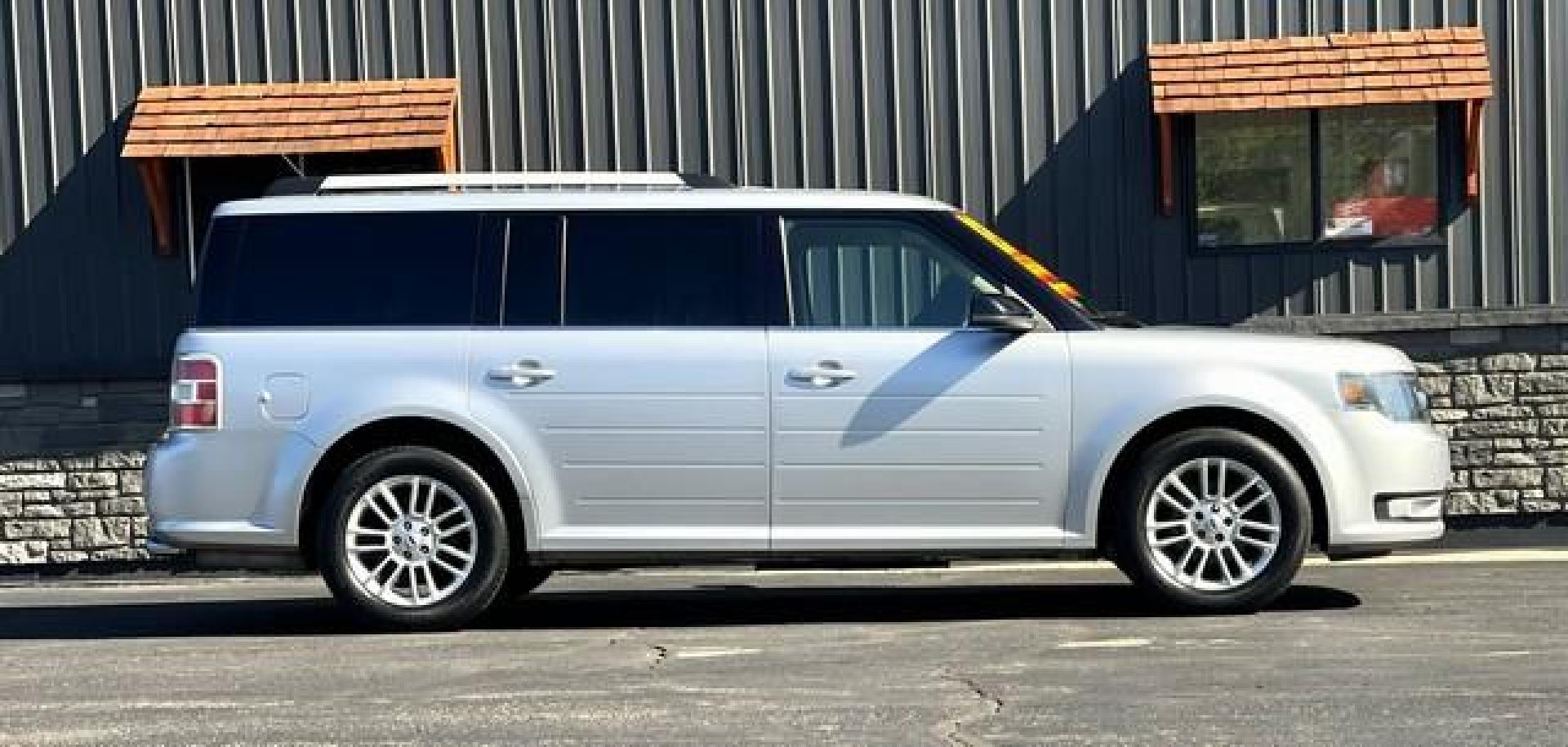 2013 SILVER FORD FLEX (2FMGK5C80DB) with an V6,3.5L(213 CID),DOHC engine, AUTOMATIC transmission, located at 14600 Frazho Road, Warren, MI, 48089, (586) 776-3400, 42.485996, -82.974220 - Photo#3