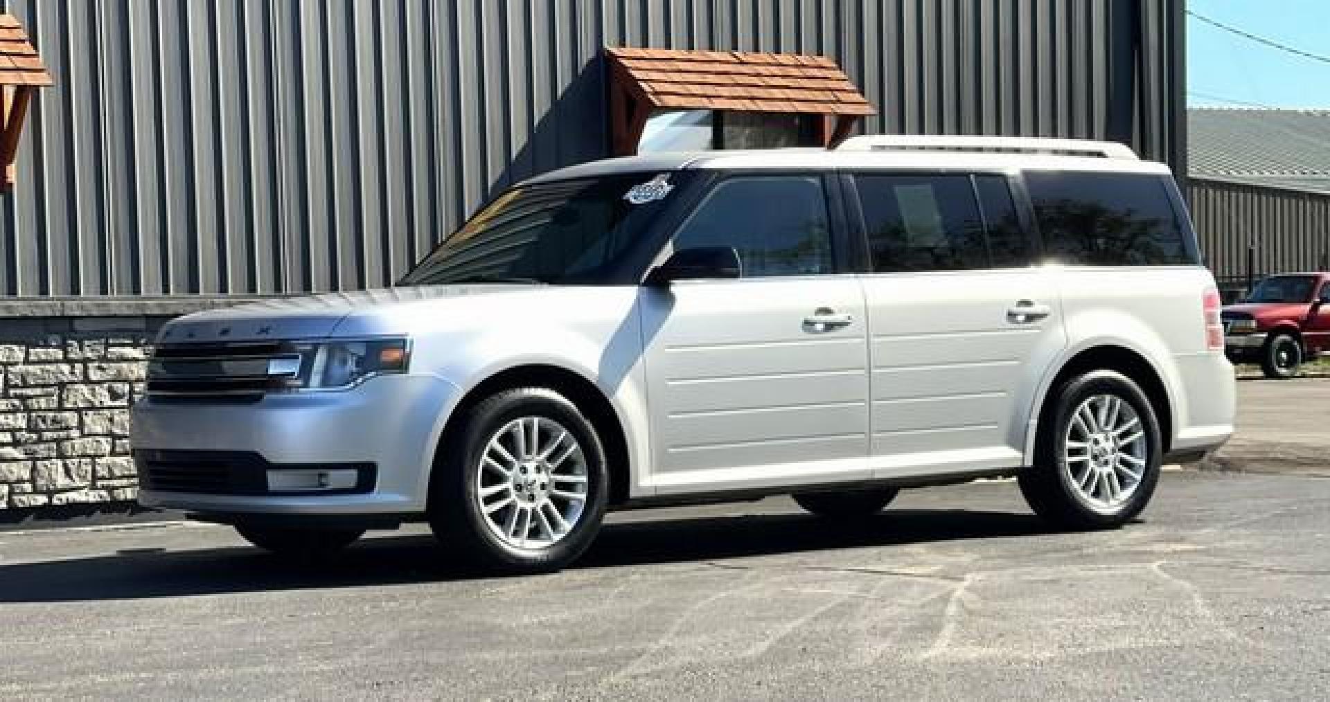 2013 SILVER FORD FLEX (2FMGK5C80DB) with an V6,3.5L(213 CID),DOHC engine, AUTOMATIC transmission, located at 14600 Frazho Road, Warren, MI, 48089, (586) 776-3400, 42.485996, -82.974220 - Photo#4