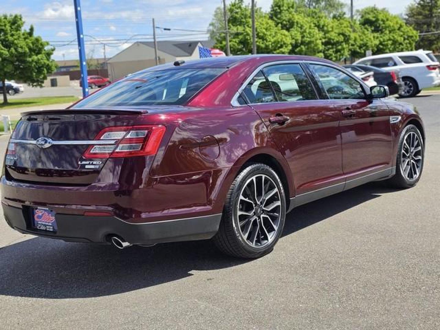 2018 MAROON FORD TAURUS (1FAHP2J81JG) with an V6,3.5L(213 CID),DOHC engine, AUTOMATIC transmission, located at 14600 Frazho Road, Warren, MI, 48089, (586) 776-3400, 42.485996, -82.974220 - Photo#4