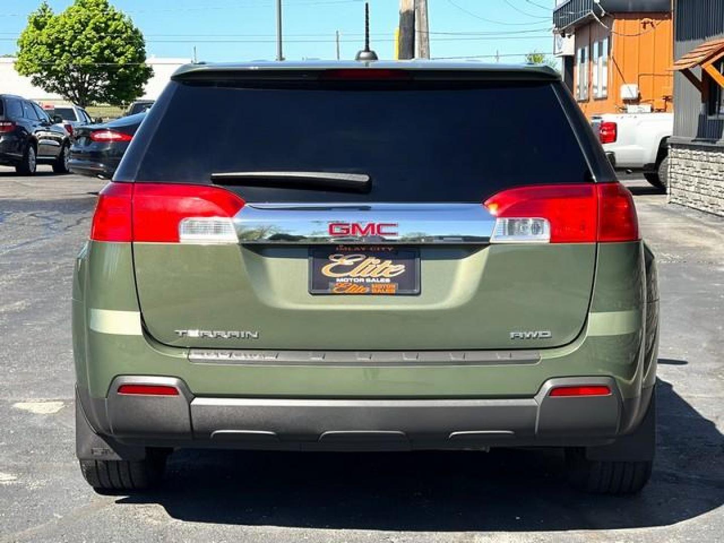 2015 Cypress Green Metallic GMC TERRAIN (2GKFLVEK7F6) with an L4,2.4L(145 CID),DOHC engine, AUTOMATIC transmission, located at 14600 Frazho Road, Warren, MI, 48089, (586) 776-3400, 42.485996, -82.974220 - Photo#3