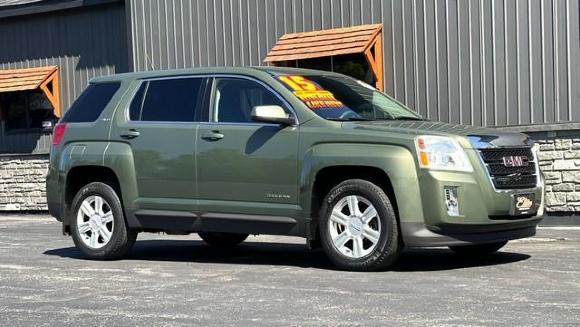 2015 Cypress Green Metallic GMC TERRAIN (2GKFLVEK7F6) with an L4,2.4L(145 CID),DOHC engine, AUTOMATIC transmission, located at 14600 Frazho Road, Warren, MI, 48089, (586) 776-3400, 42.485996, -82.974220 - Photo#5