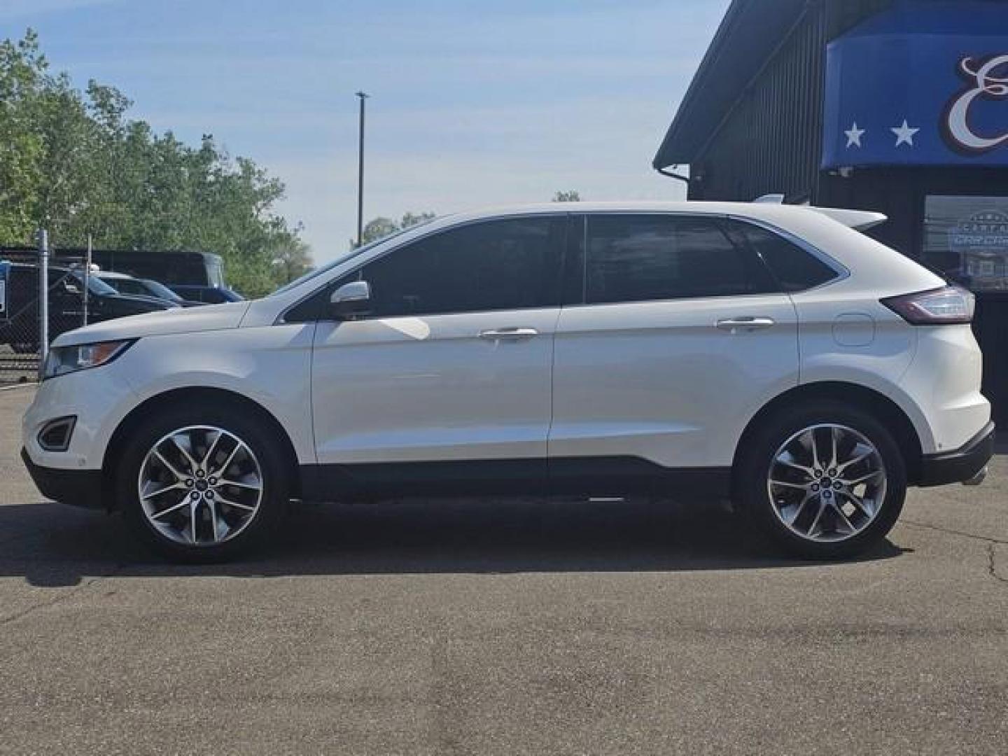 2016 WHITE PLATINUM TRI COAT FORD EDGE (2FMPK4K83GB) with an V6,3.5L(213 CID),DOHC engine, AUTOMATIC transmission, located at 14600 Frazho Road, Warren, MI, 48089, (586) 776-3400, 42.485996, -82.974220 - Photo#7