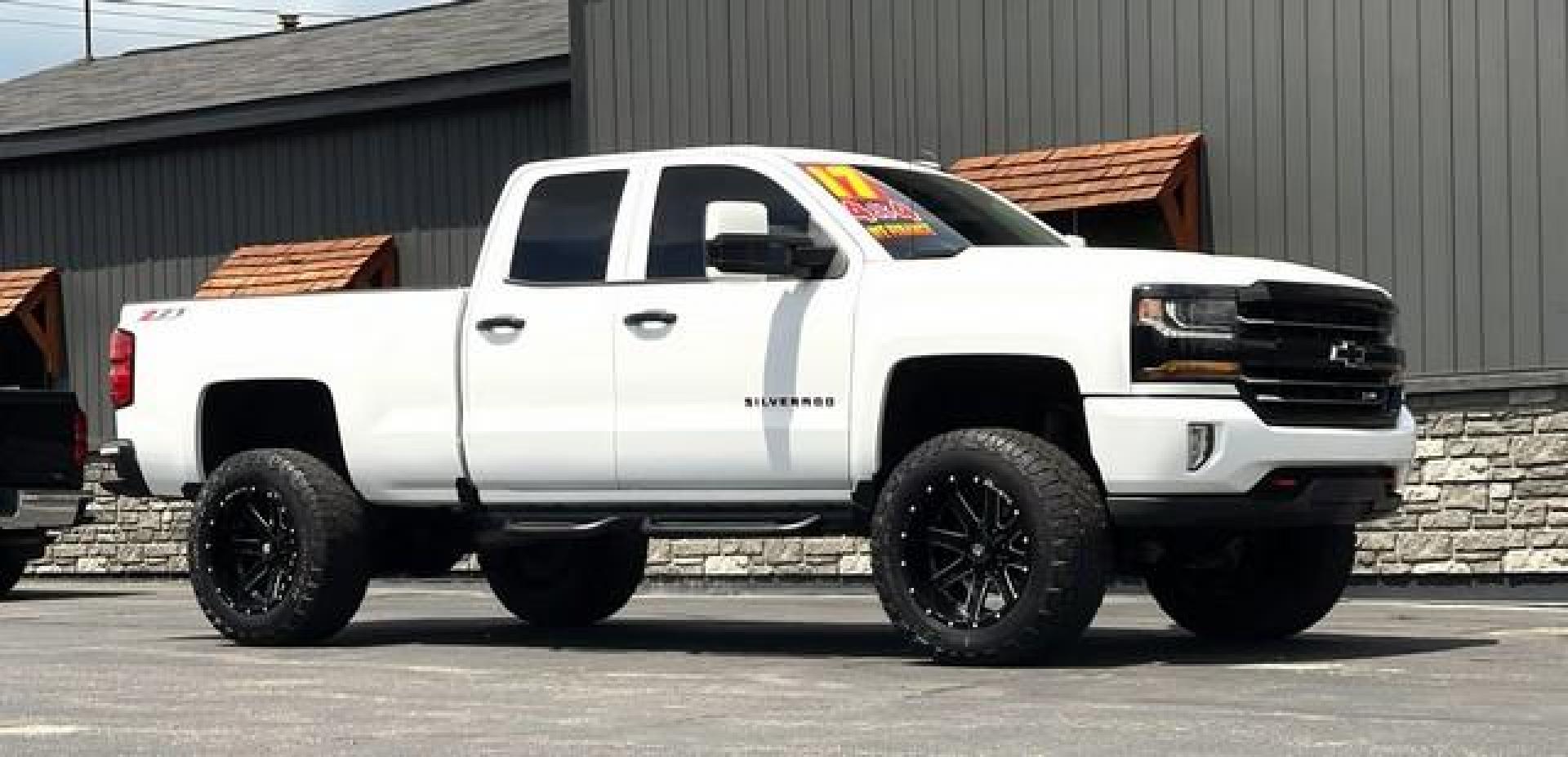 2017 WHITE CHEVROLET SILVERADO 1500 (1GCVKREC8HZ) with an V8,5.3L(325 CID),OHV engine, AUTOMATIC transmission, located at 14600 Frazho Road, Warren, MI, 48089, (586) 776-3400, 42.485996, -82.974220 - Photo#2