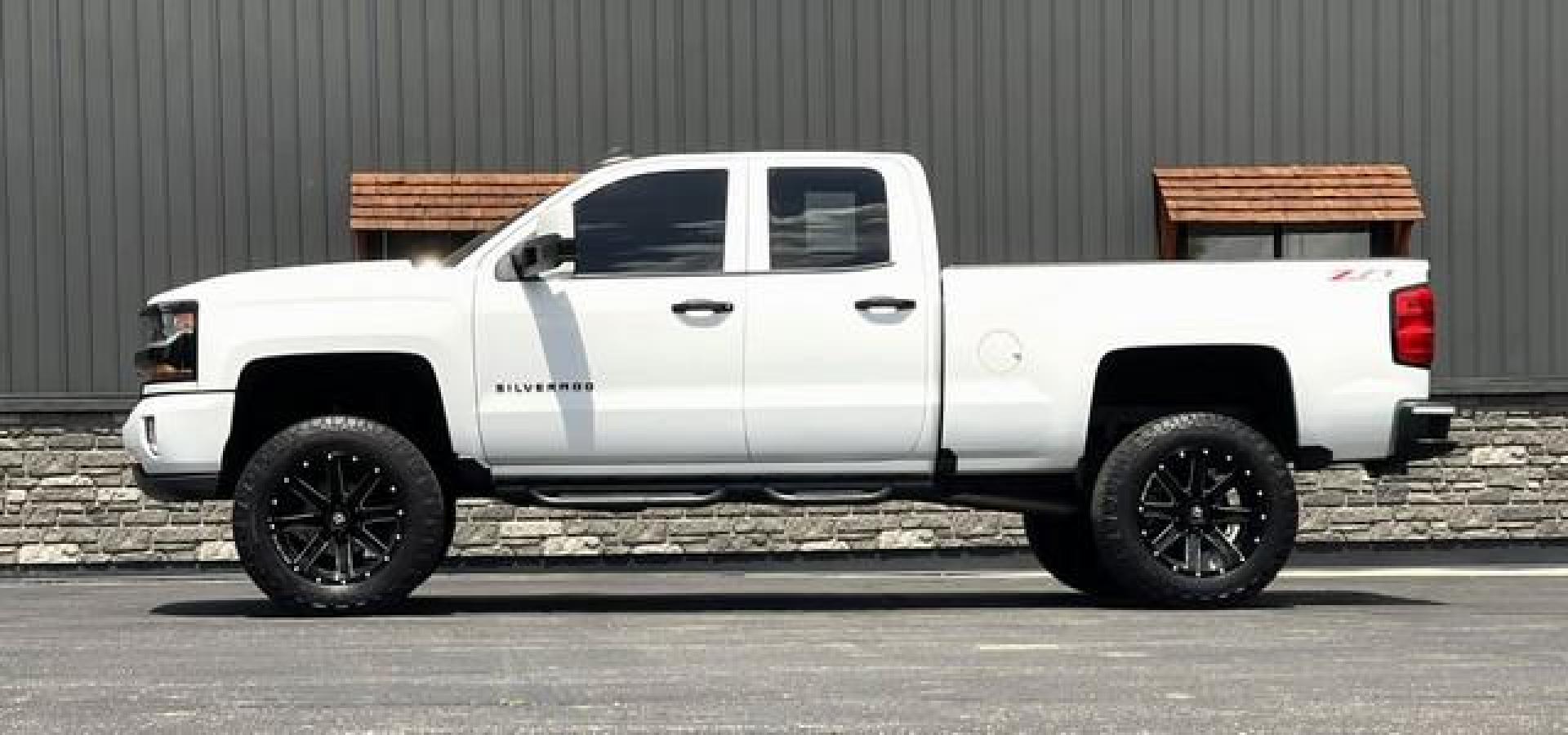 2017 WHITE CHEVROLET SILVERADO 1500 (1GCVKREC8HZ) with an V8,5.3L(325 CID),OHV engine, AUTOMATIC transmission, located at 14600 Frazho Road, Warren, MI, 48089, (586) 776-3400, 42.485996, -82.974220 - Photo#3