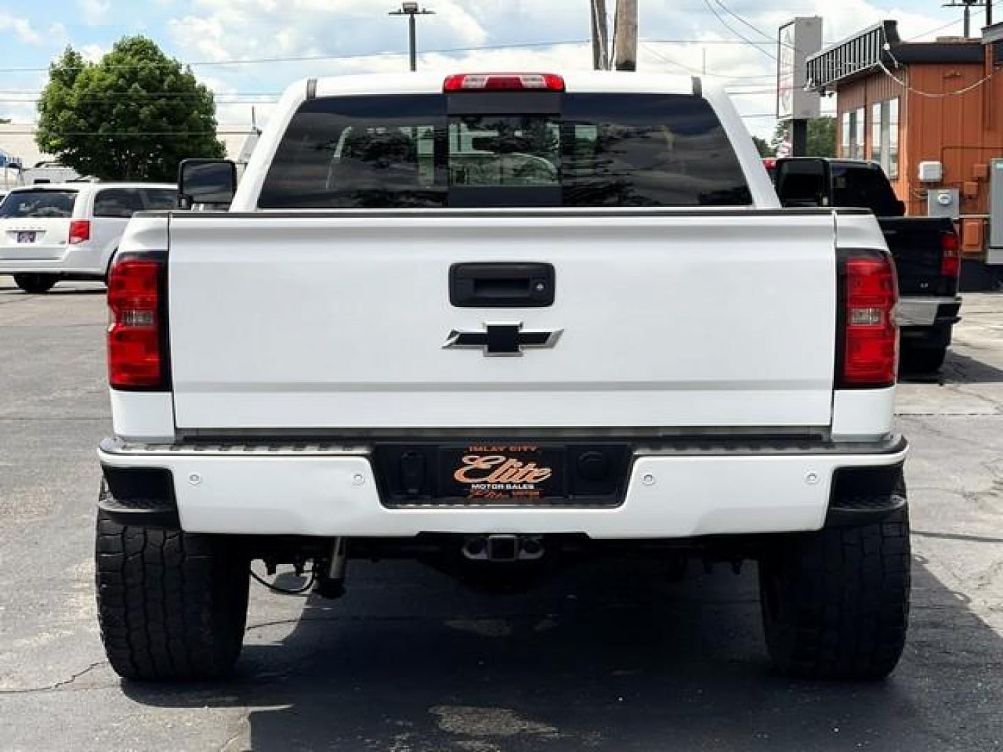 2017 WHITE CHEVROLET SILVERADO 1500 (1GCVKREC8HZ) with an V8,5.3L(325 CID),OHV engine, AUTOMATIC transmission, located at 14600 Frazho Road, Warren, MI, 48089, (586) 776-3400, 42.485996, -82.974220 - Photo#6