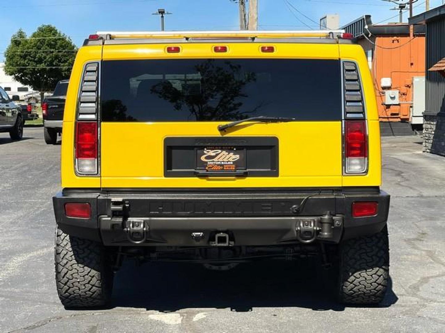 2007 YELLOW HUMMER H2 (5GRGN23U57H) with an V8,6.0L(364 CID),OHV engine, AUTOMATIC transmission, located at 14600 Frazho Road, Warren, MI, 48089, (586) 776-3400, 42.485996, -82.974220 - Photo#3