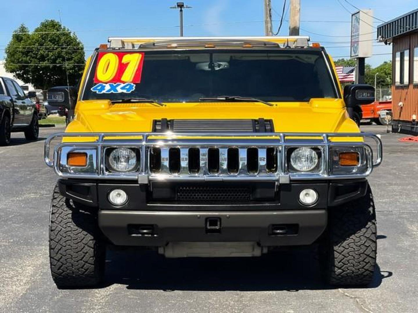 2007 YELLOW HUMMER H2 (5GRGN23U57H) with an V8,6.0L(364 CID),OHV engine, AUTOMATIC transmission, located at 14600 Frazho Road, Warren, MI, 48089, (586) 776-3400, 42.485996, -82.974220 - Photo#4