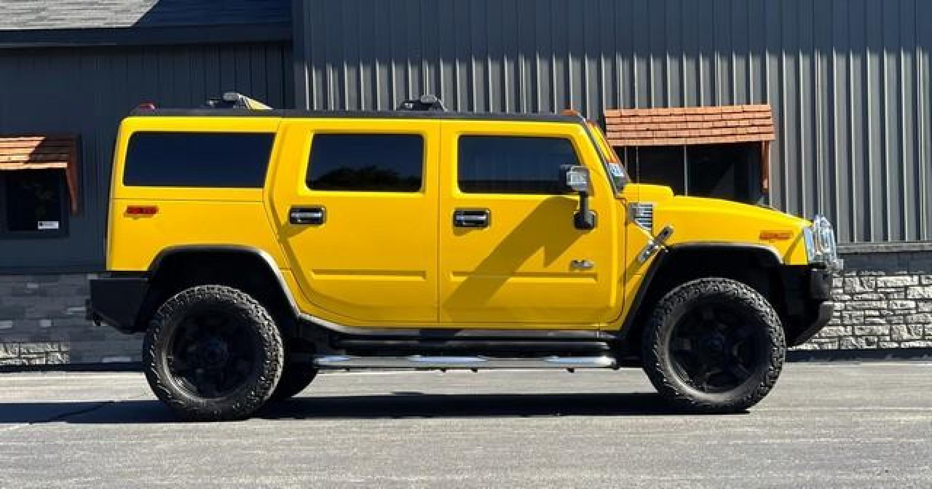 2007 YELLOW HUMMER H2 (5GRGN23U57H) with an V8,6.0L(364 CID),OHV engine, AUTOMATIC transmission, located at 14600 Frazho Road, Warren, MI, 48089, (586) 776-3400, 42.485996, -82.974220 - Photo#6