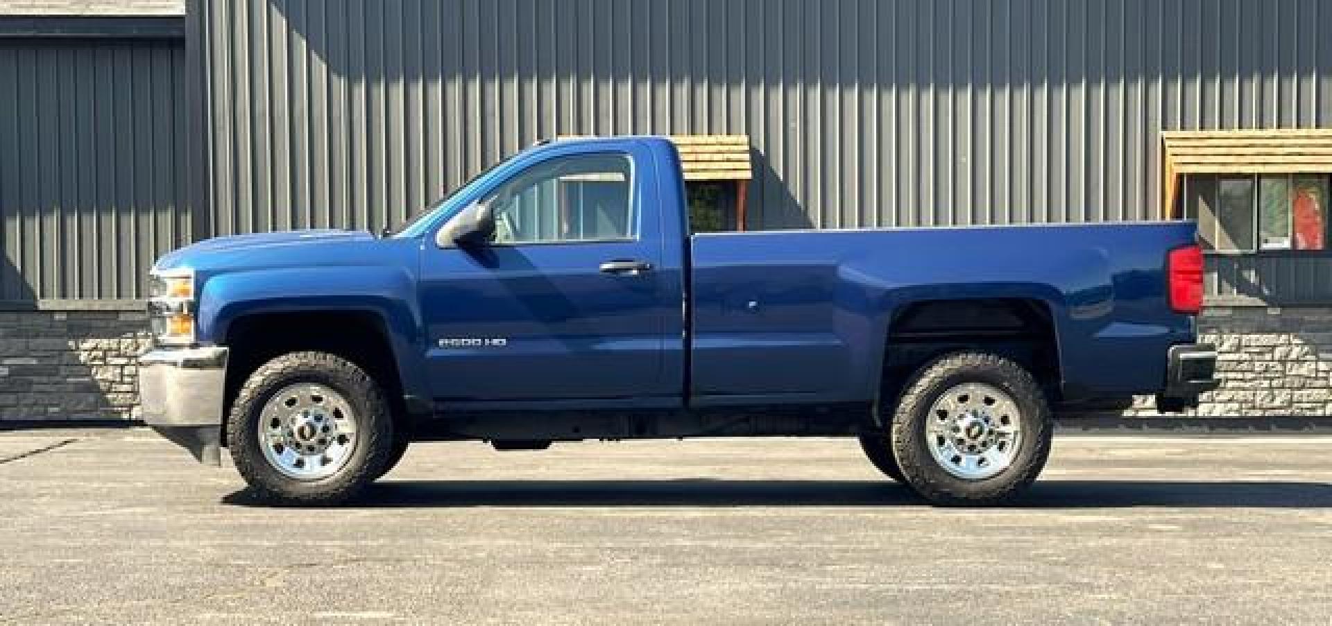 2017 BLUE CHEVROLET SILVERADO 2500 HD (1GC0CUEY3HZ) with an V8,6.6L(403 CID),OHV engine, AUTOMATIC transmission, located at 14600 Frazho Road, Warren, MI, 48089, (586) 776-3400, 42.485996, -82.974220 - Photo#5