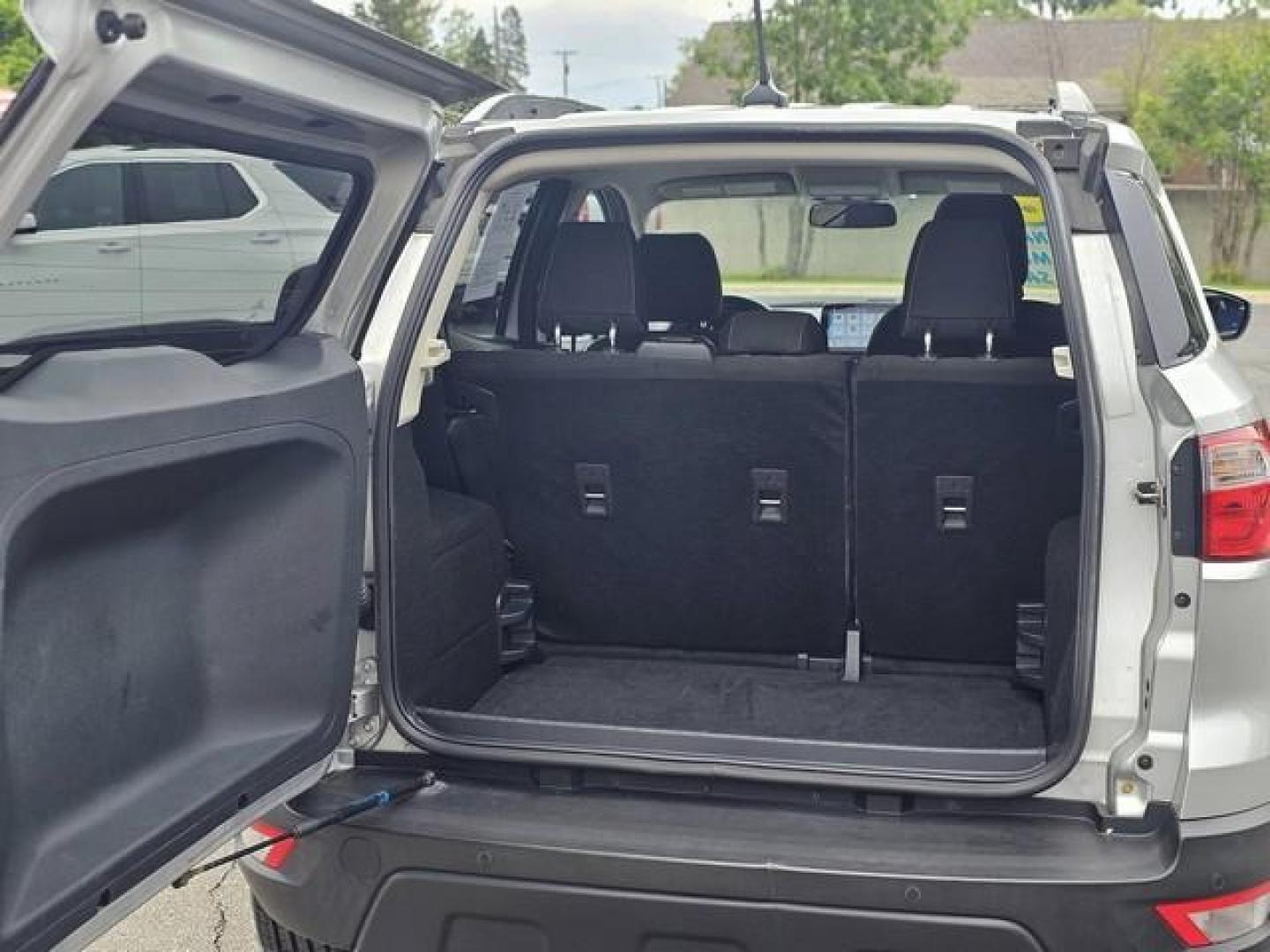 2018 MOONDUST SILVER METALLIC FORD ECOSPORT (MAJ6P1UL3JC) with an L4,2.0L(122 CID),DOHC engine, AUTOMATIC transmission, located at 14600 Frazho Road, Warren, MI, 48089, (586) 776-3400, 42.485996, -82.974220 - Photo#19