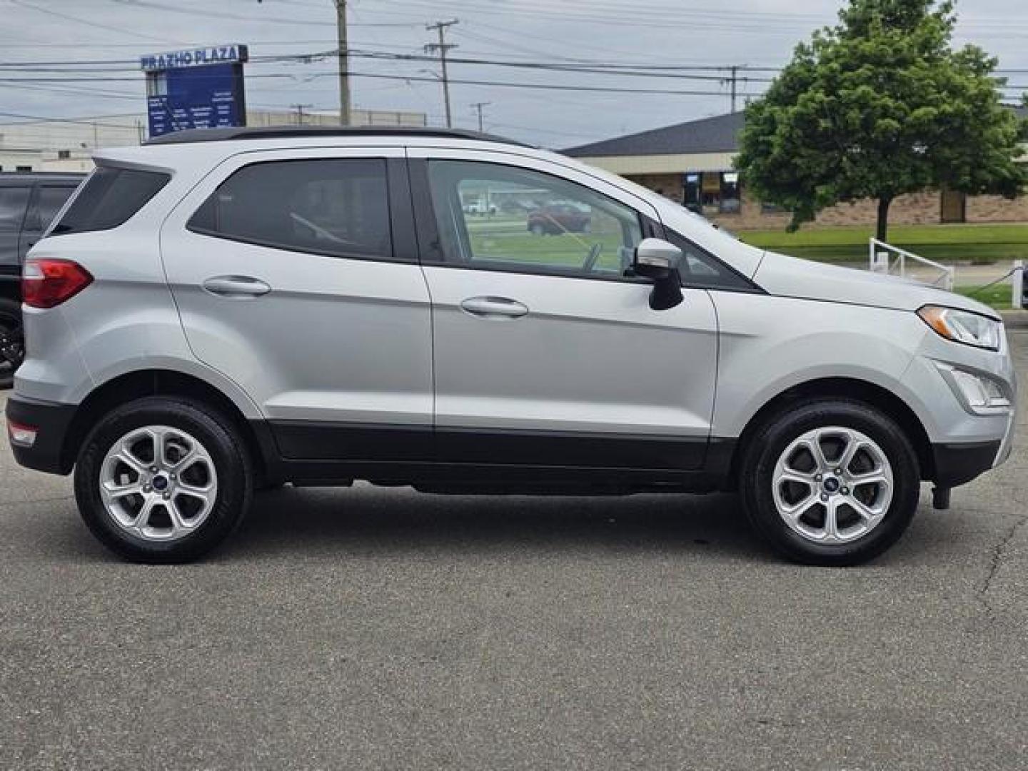 2018 MOONDUST SILVER METALLIC FORD ECOSPORT (MAJ6P1UL3JC) with an L4,2.0L(122 CID),DOHC engine, AUTOMATIC transmission, located at 14600 Frazho Road, Warren, MI, 48089, (586) 776-3400, 42.485996, -82.974220 - Photo#3