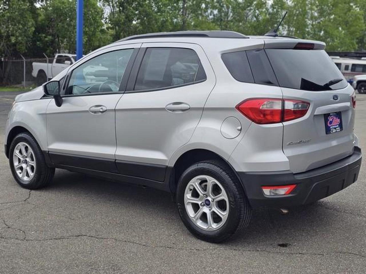 2018 MOONDUST SILVER METALLIC FORD ECOSPORT (MAJ6P1UL3JC) with an L4,2.0L(122 CID),DOHC engine, AUTOMATIC transmission, located at 14600 Frazho Road, Warren, MI, 48089, (586) 776-3400, 42.485996, -82.974220 - Photo#4