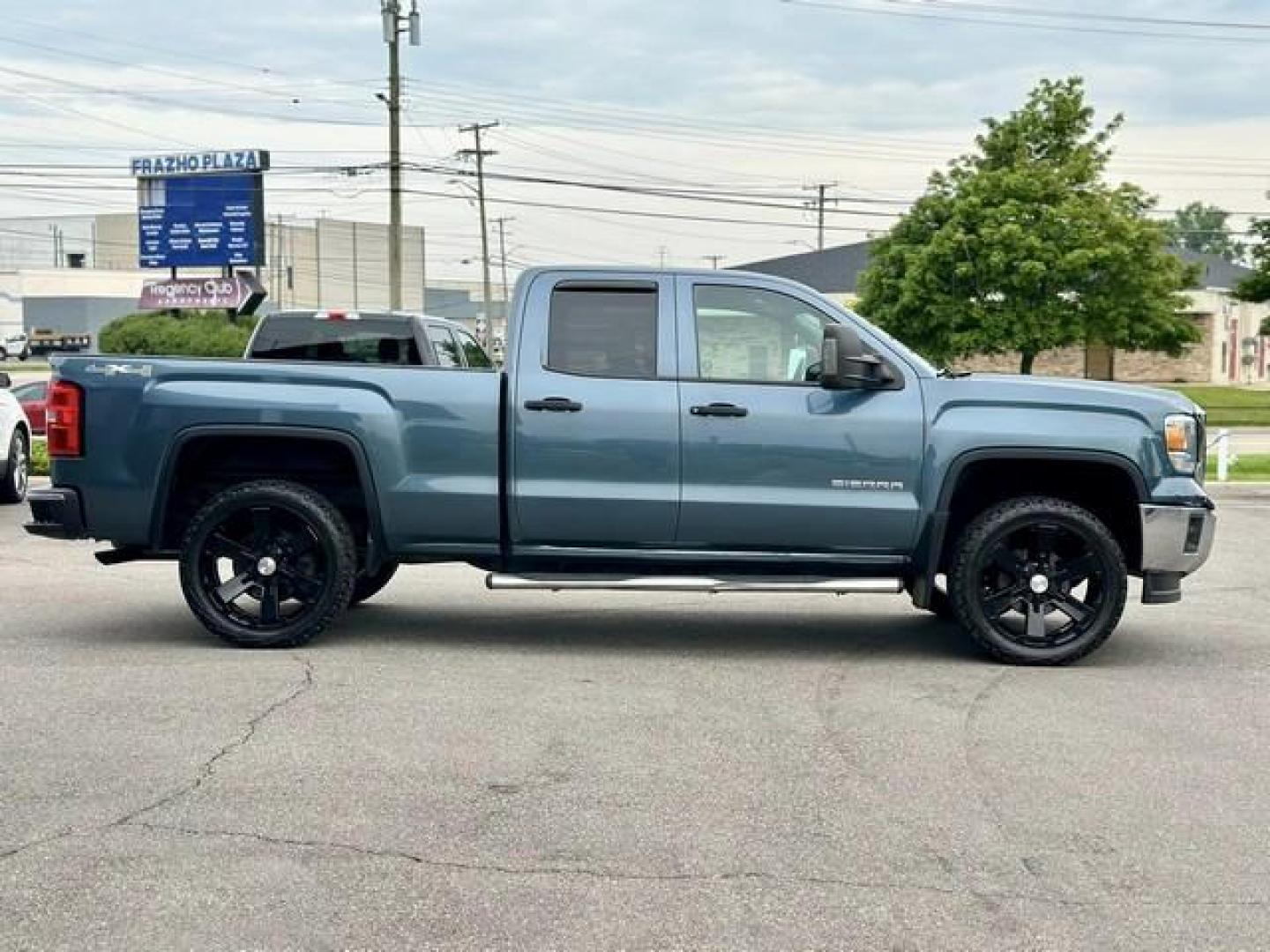 2014 BLUE GMC SIERRA 1500 (1GTV2TEC7EZ) with an V8,5.3L(325 CID),OHV engine, AUTOMATIC transmission, located at 14600 Frazho Road, Warren, MI, 48089, (586) 776-3400, 42.485996, -82.974220 - Photo#3