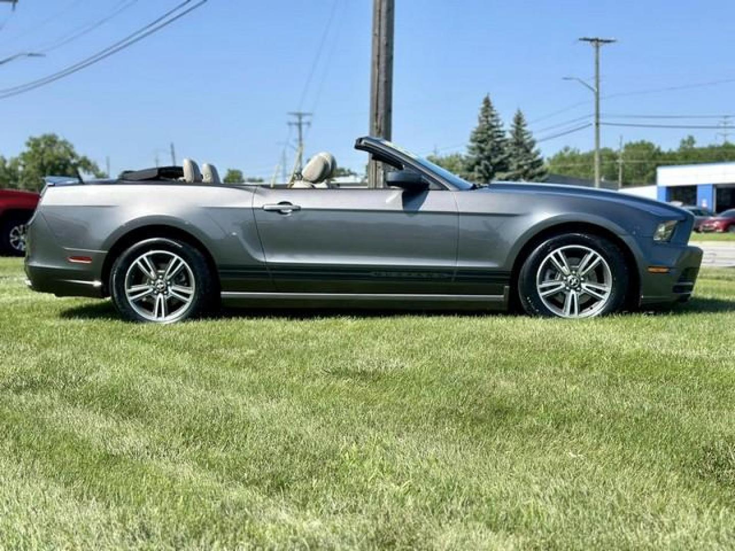 2013 STERLING GRAY METALLIC FORD MUSTANG (1ZVBP8EM3D5) with an V6,3.7L(227 CID),DOHC engine, AUTOMATIC transmission, located at 14600 Frazho Road, Warren, MI, 48089, (586) 776-3400, 42.485996, -82.974220 - Photo#3