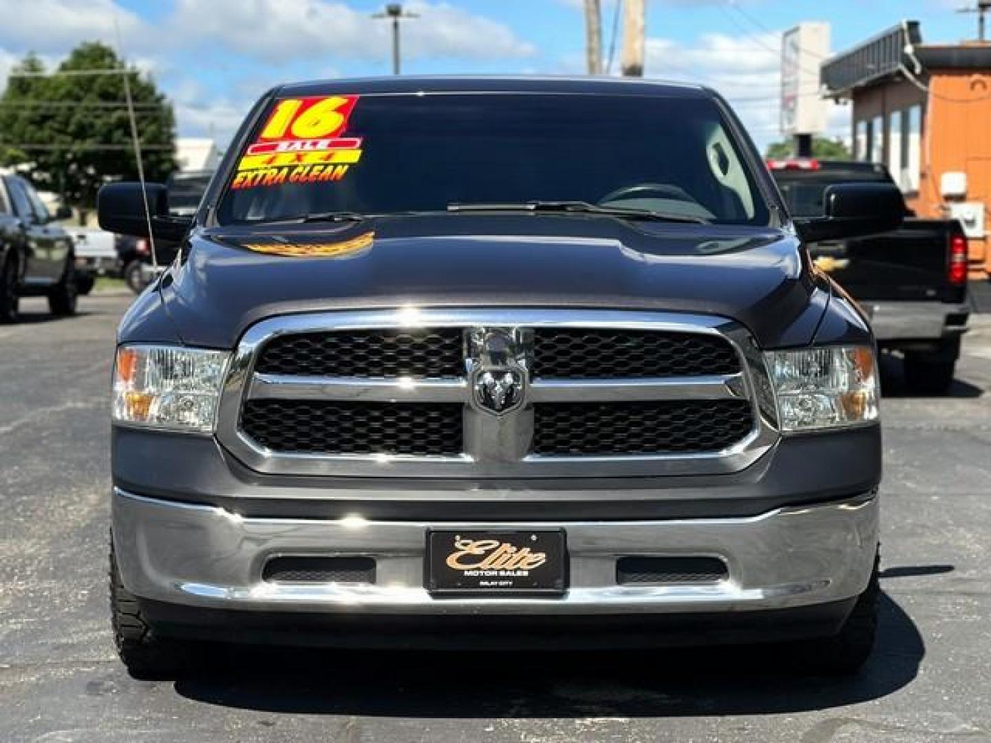 2016 GRAY RAM 1500 (1C6RR7FT1GS) with an V8,5.7L(345 CID),OHV engine, AUTOMATIC transmission, located at 14600 Frazho Road, Warren, MI, 48089, (586) 776-3400, 42.485996, -82.974220 - Photo#4