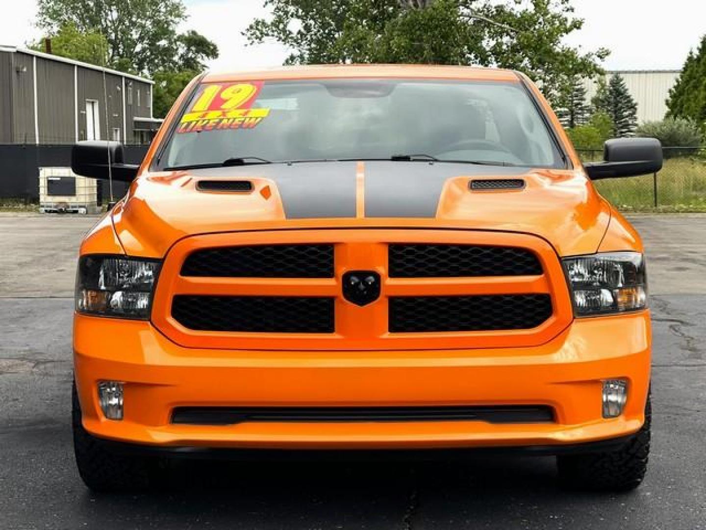 2019 ORANGE RAM 1500 CLASSIC (1C6RR7KT8KS) with an V8,5.7L(345 CID), engine, AUTOMATIC transmission, located at 14600 Frazho Road, Warren, MI, 48089, (586) 776-3400, 42.485996, -82.974220 - Photo#2