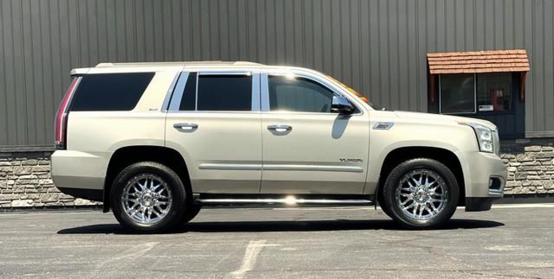 2015 SILVER GMC YUKON (1GKS2BKC0FR) with an V8,5.3L(325 CID),OHV engine, AUTOMATIC transmission, located at 14600 Frazho Road, Warren, MI, 48089, (586) 776-3400, 42.485996, -82.974220 - Photo#1