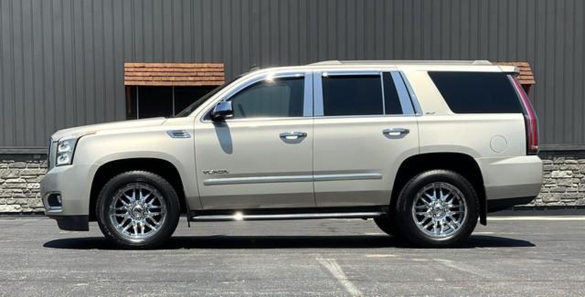 2015 SILVER GMC YUKON (1GKS2BKC0FR) with an V8,5.3L(325 CID),OHV engine, AUTOMATIC transmission, located at 14600 Frazho Road, Warren, MI, 48089, (586) 776-3400, 42.485996, -82.974220 - Photo#5