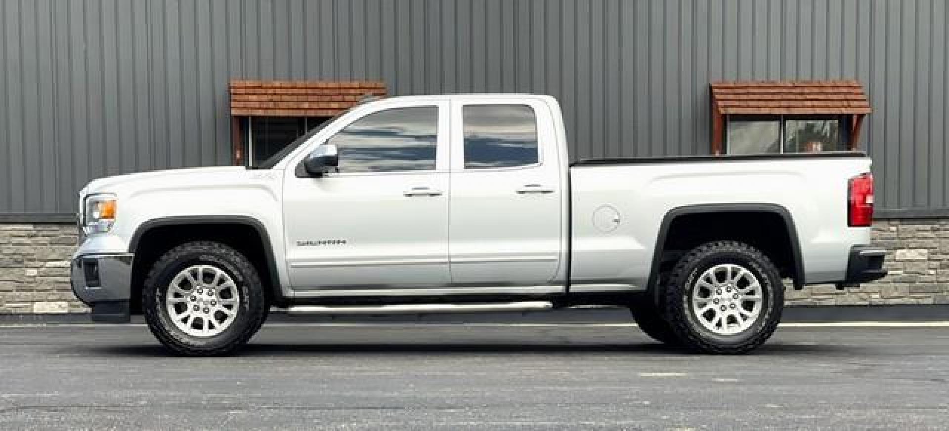 2015 SILVER GMC SIERRA 1500 (1GTV2UEH6FZ) with an V6,4.3L(262 CID),OHV engine, AUTOMATIC transmission, located at 14600 Frazho Road, Warren, MI, 48089, (586) 776-3400, 42.485996, -82.974220 - Photo#3