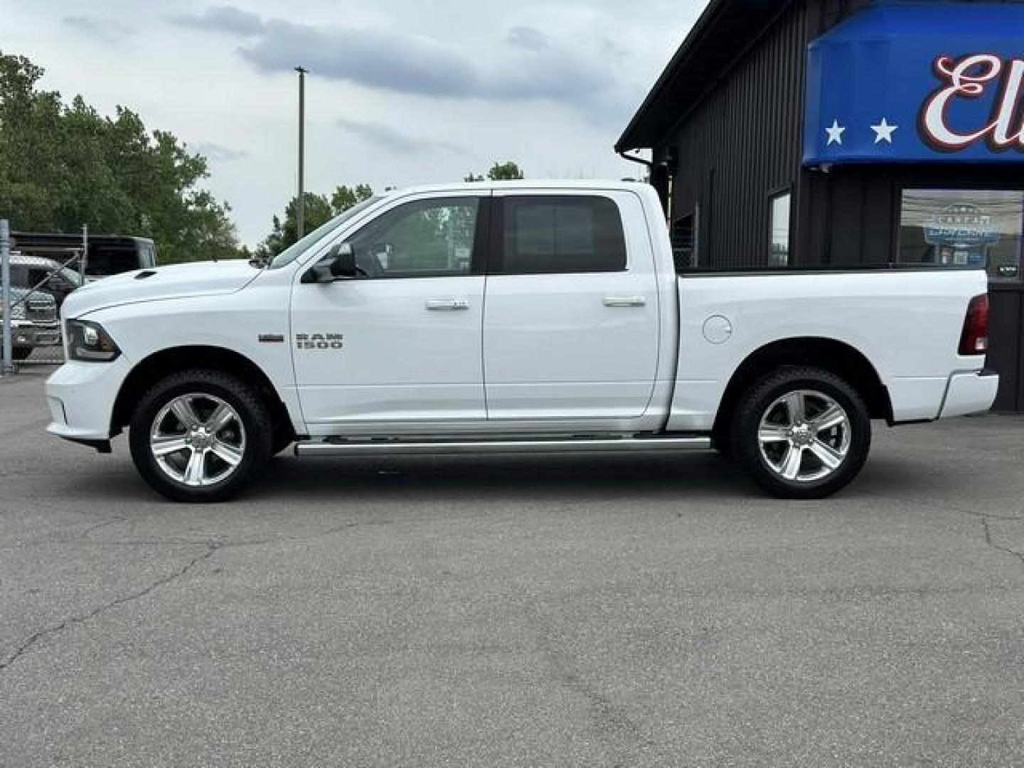 2014 WHITE RAM 1500 (1C6RR7MT1ES) with an V8,5.7L(345 CID),OHV engine, AUTOMATIC transmission, located at 14600 Frazho Road, Warren, MI, 48089, (586) 776-3400, 42.485996, -82.974220 - Photo#7