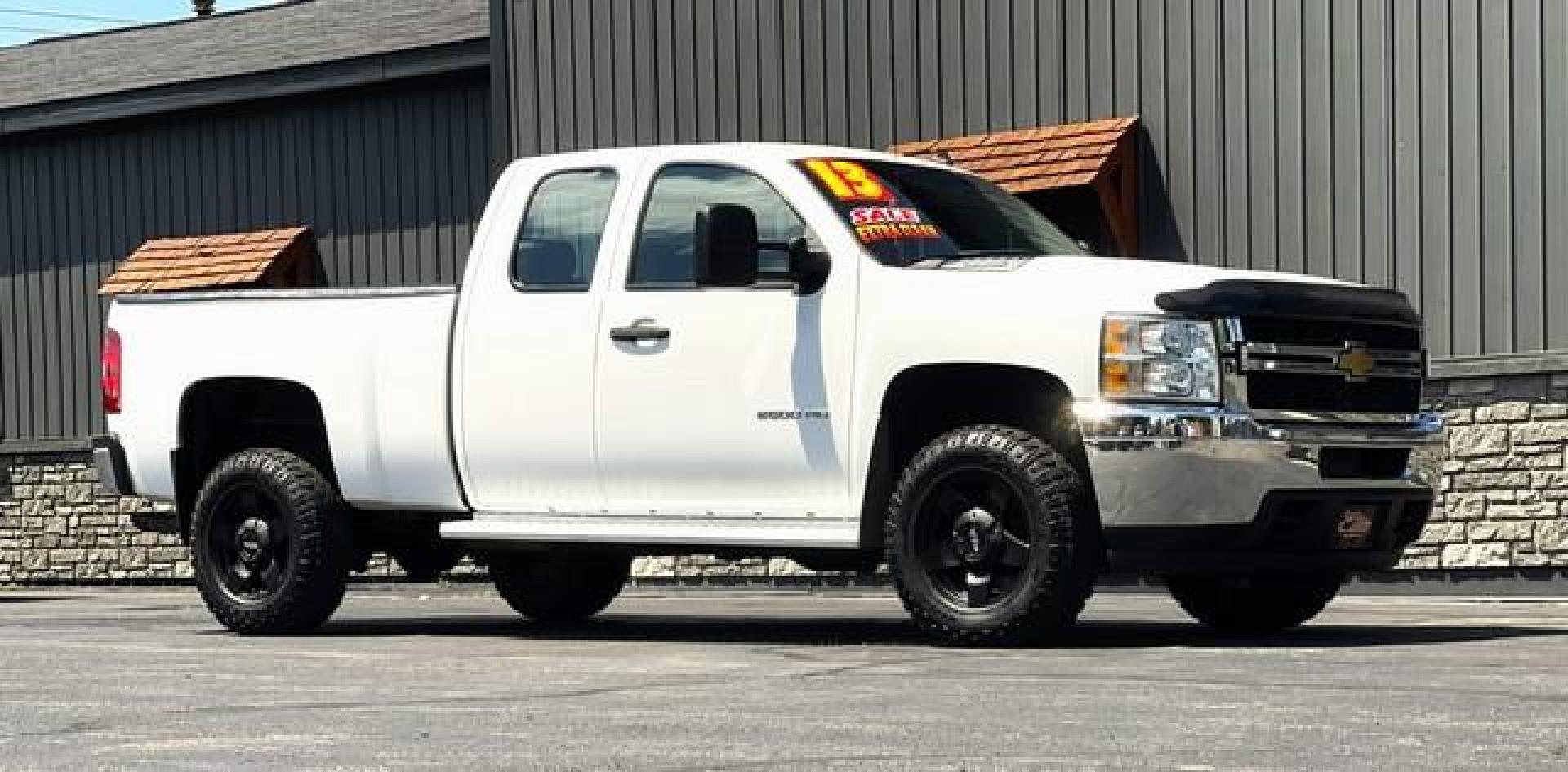 2013 WHITE CHEVROLET SILVERADO 2500 HD (1GC2CVCGXDZ) with an V8,6.0L(364 CID),OHV engine, AUTOMATIC transmission, located at 14600 Frazho Road, Warren, MI, 48089, (586) 776-3400, 42.485996, -82.974220 - Photo#4