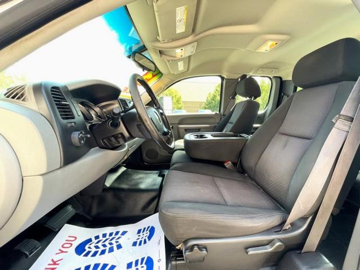 2013 WHITE CHEVROLET SILVERADO 2500 HD (1GC2CVCGXDZ) with an V8,6.0L(364 CID),OHV engine, AUTOMATIC transmission, located at 14600 Frazho Road, Warren, MI, 48089, (586) 776-3400, 42.485996, -82.974220 - Photo#6