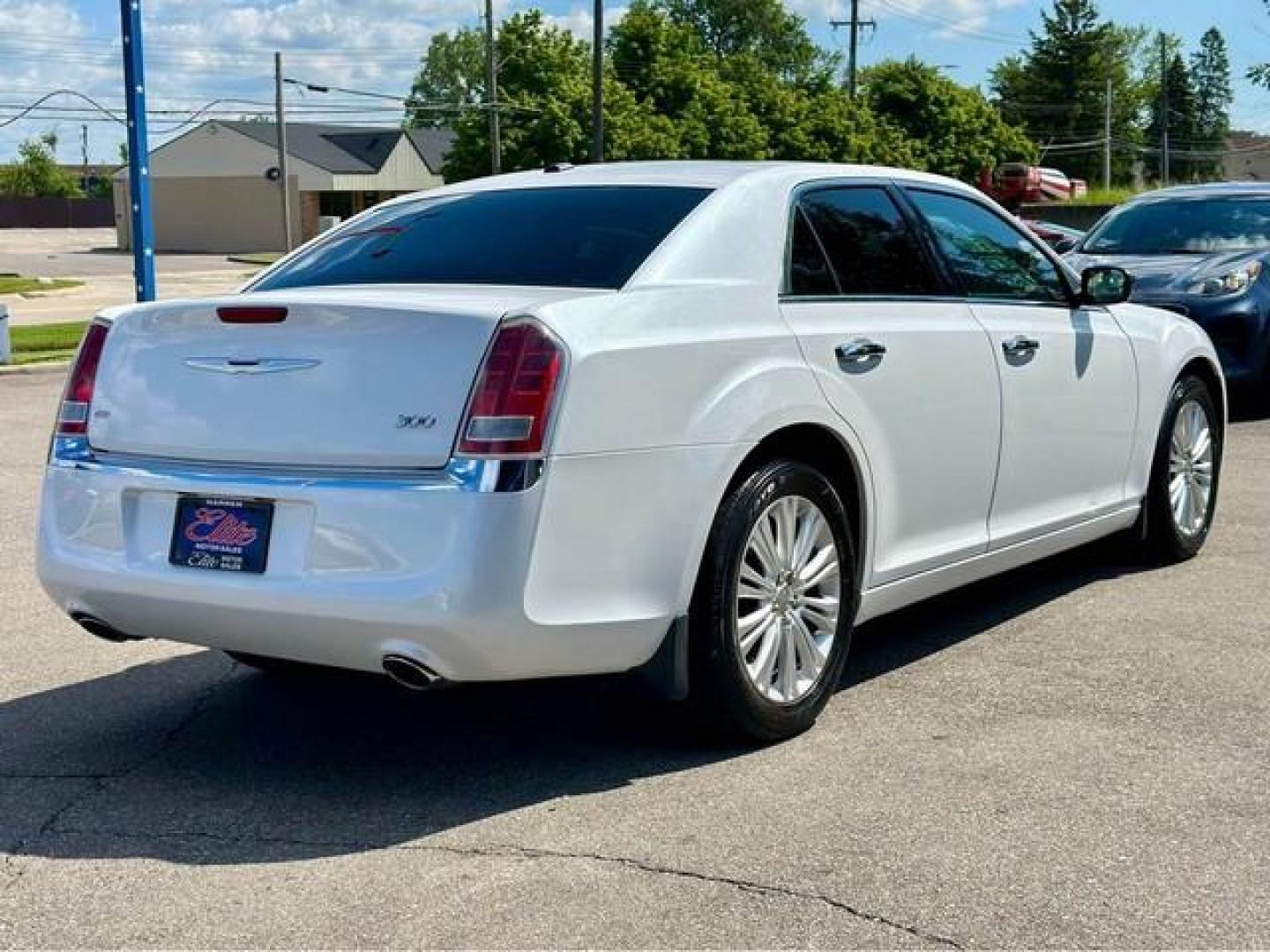 2012 WHITE CHRYSLER 300 (2C3CCAHG3CH) with an V6,3.6L(220 CID),DOHC engine, AUTOMATIC transmission, located at 14600 Frazho Road, Warren, MI, 48089, (586) 776-3400, 42.485996, -82.974220 - Photo#4