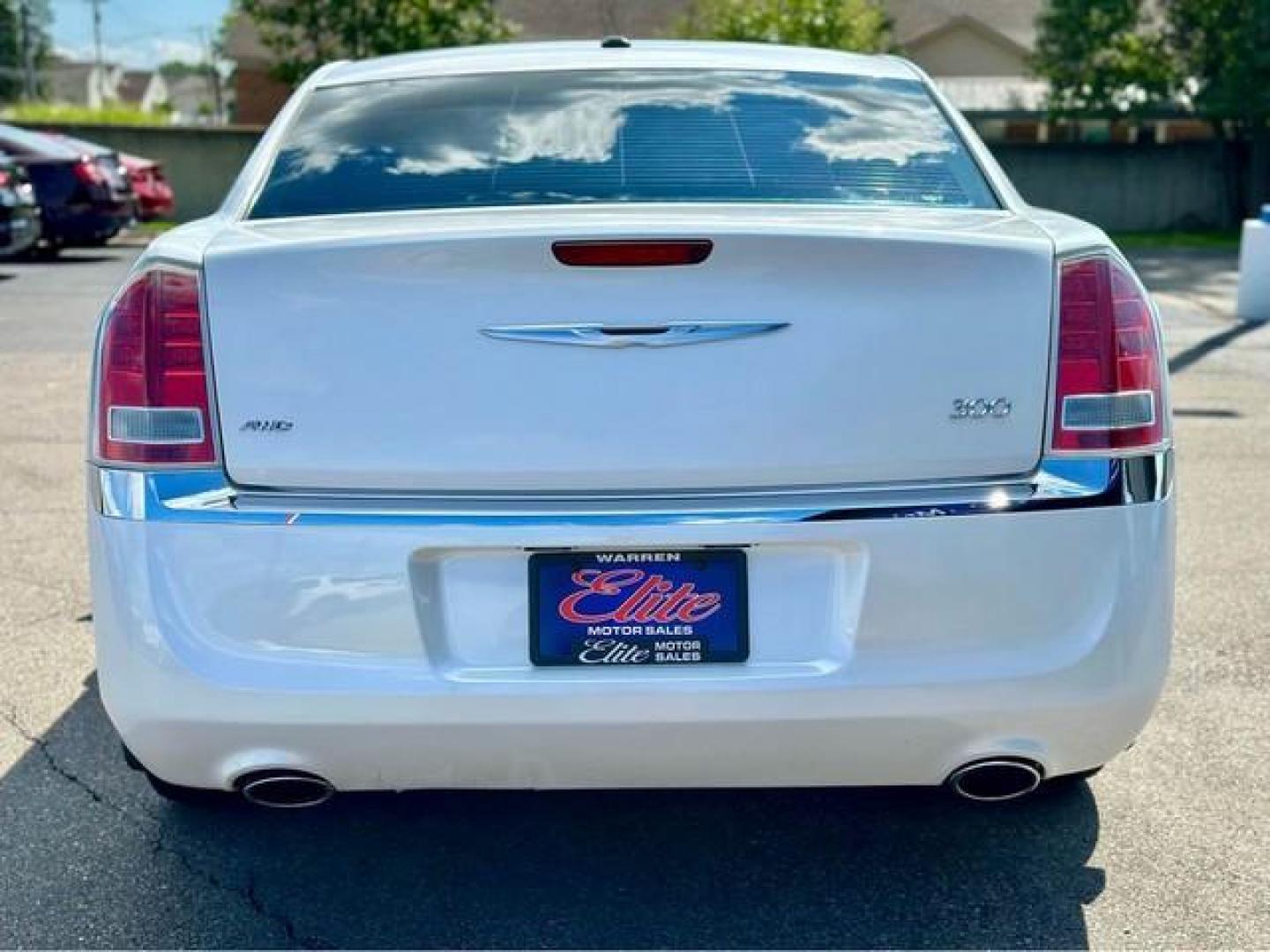 2012 WHITE CHRYSLER 300 (2C3CCAHG3CH) with an V6,3.6L(220 CID),DOHC engine, AUTOMATIC transmission, located at 14600 Frazho Road, Warren, MI, 48089, (586) 776-3400, 42.485996, -82.974220 - Photo#5