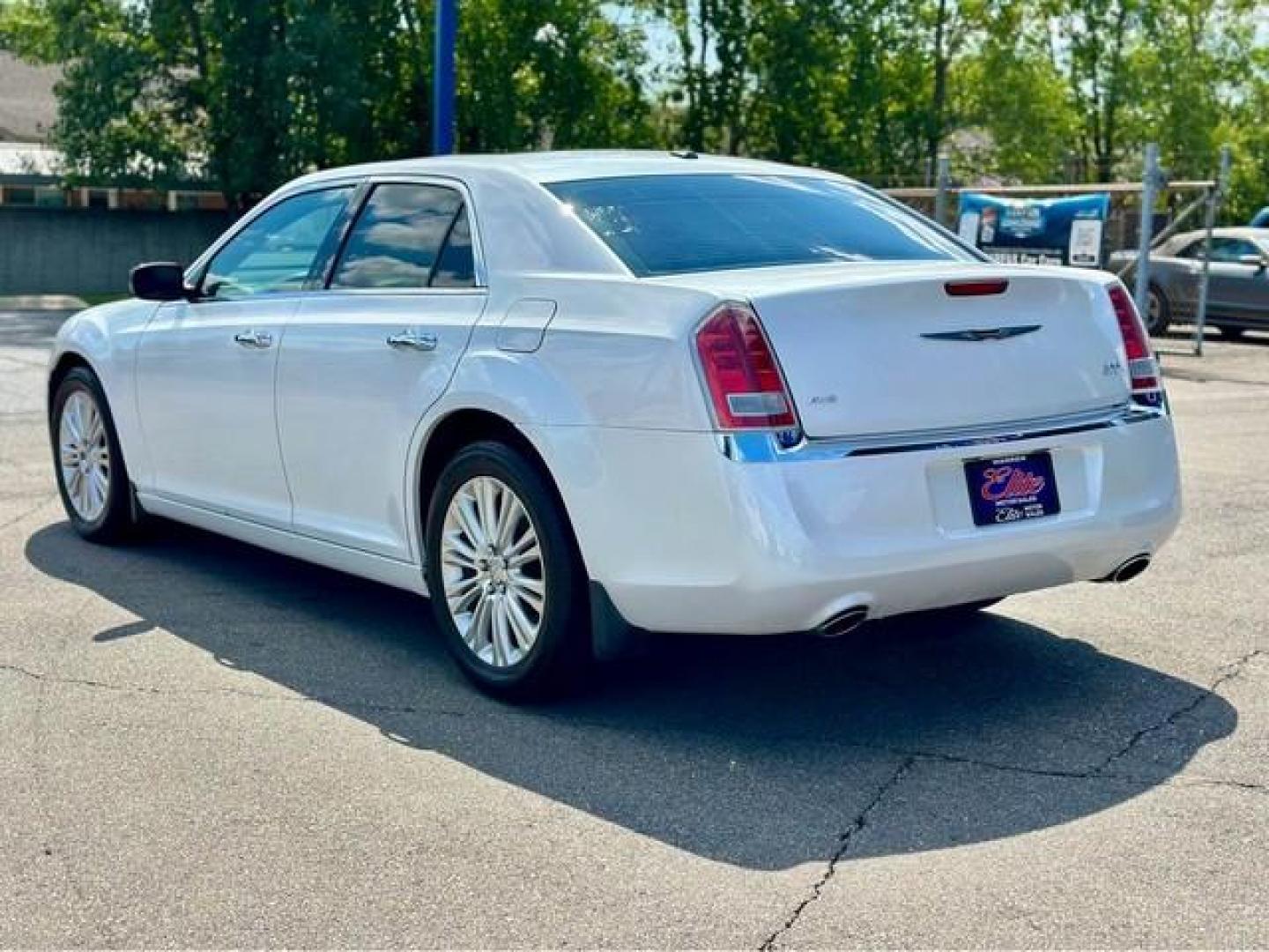 2012 WHITE CHRYSLER 300 (2C3CCAHG3CH) with an V6,3.6L(220 CID),DOHC engine, AUTOMATIC transmission, located at 14600 Frazho Road, Warren, MI, 48089, (586) 776-3400, 42.485996, -82.974220 - Photo#6