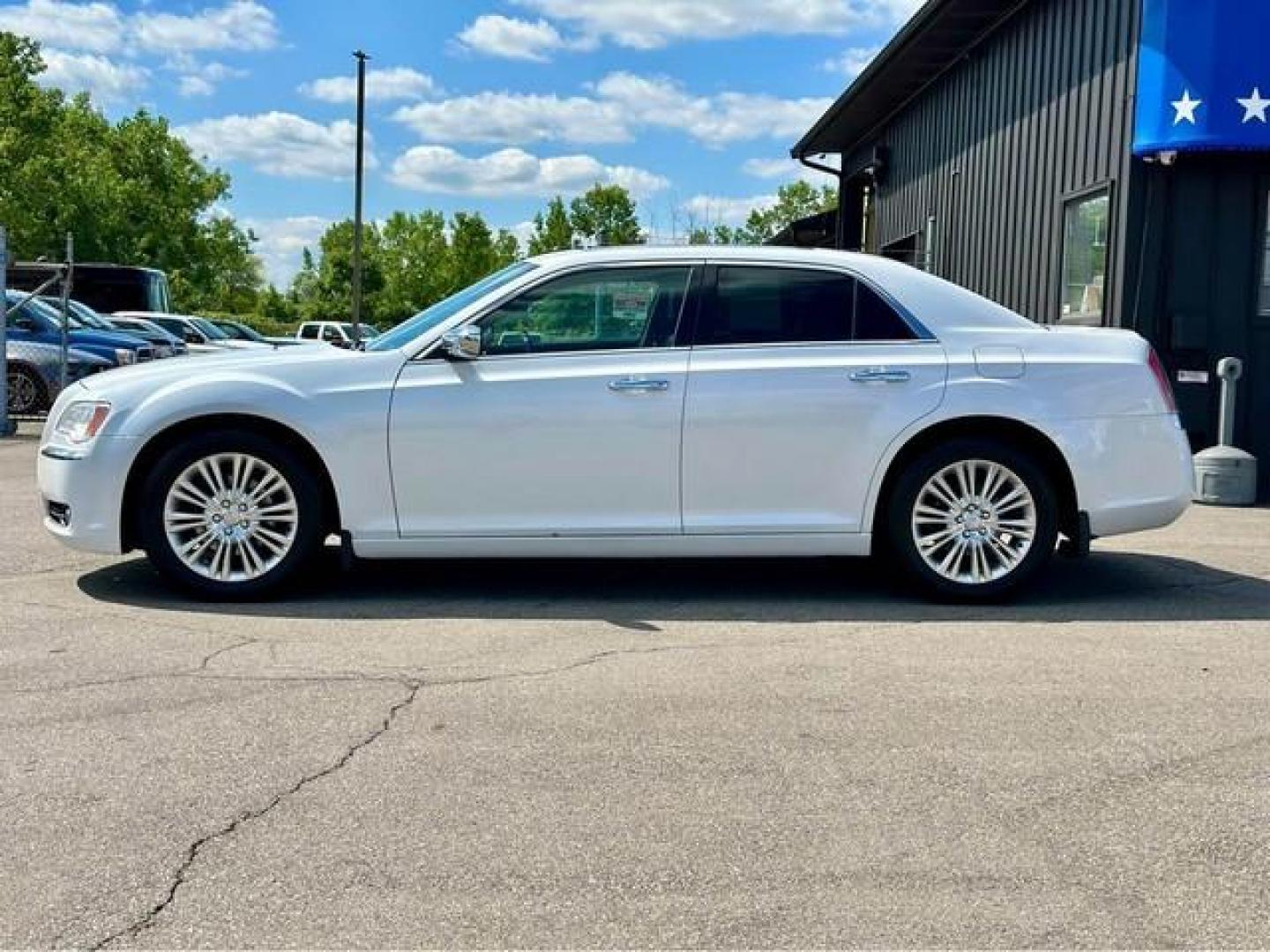 2012 WHITE CHRYSLER 300 (2C3CCAHG3CH) with an V6,3.6L(220 CID),DOHC engine, AUTOMATIC transmission, located at 14600 Frazho Road, Warren, MI, 48089, (586) 776-3400, 42.485996, -82.974220 - Photo#7