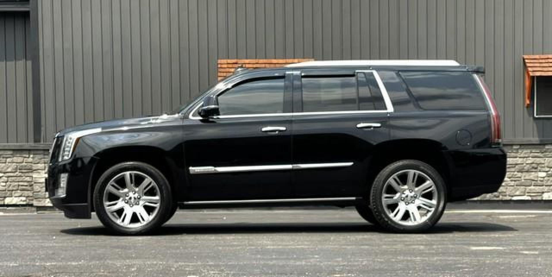 2015 BLACK CADILLAC ESCALADE (1GYS4NKJ7FR) with an V8,6.2L(376 CID),OHV engine, AUTOMATIC transmission, located at 14600 Frazho Road, Warren, MI, 48089, (586) 776-3400, 42.485996, -82.974220 - Photo#4