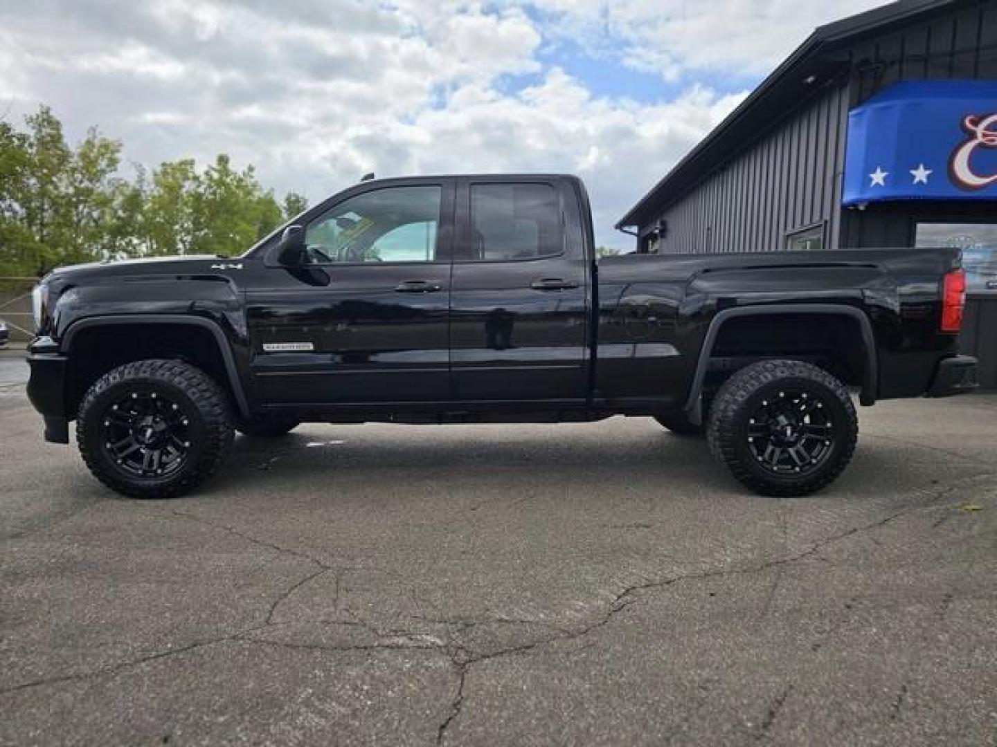 2018 BLACK GMC SIERRA 1500 (1GTV2LEC7JZ) with an V8,5.3L(325 CID),OHV engine, AUTOMATIC transmission, located at 14600 Frazho Road, Warren, MI, 48089, (586) 776-3400, 42.485996, -82.974220 - Photo#7